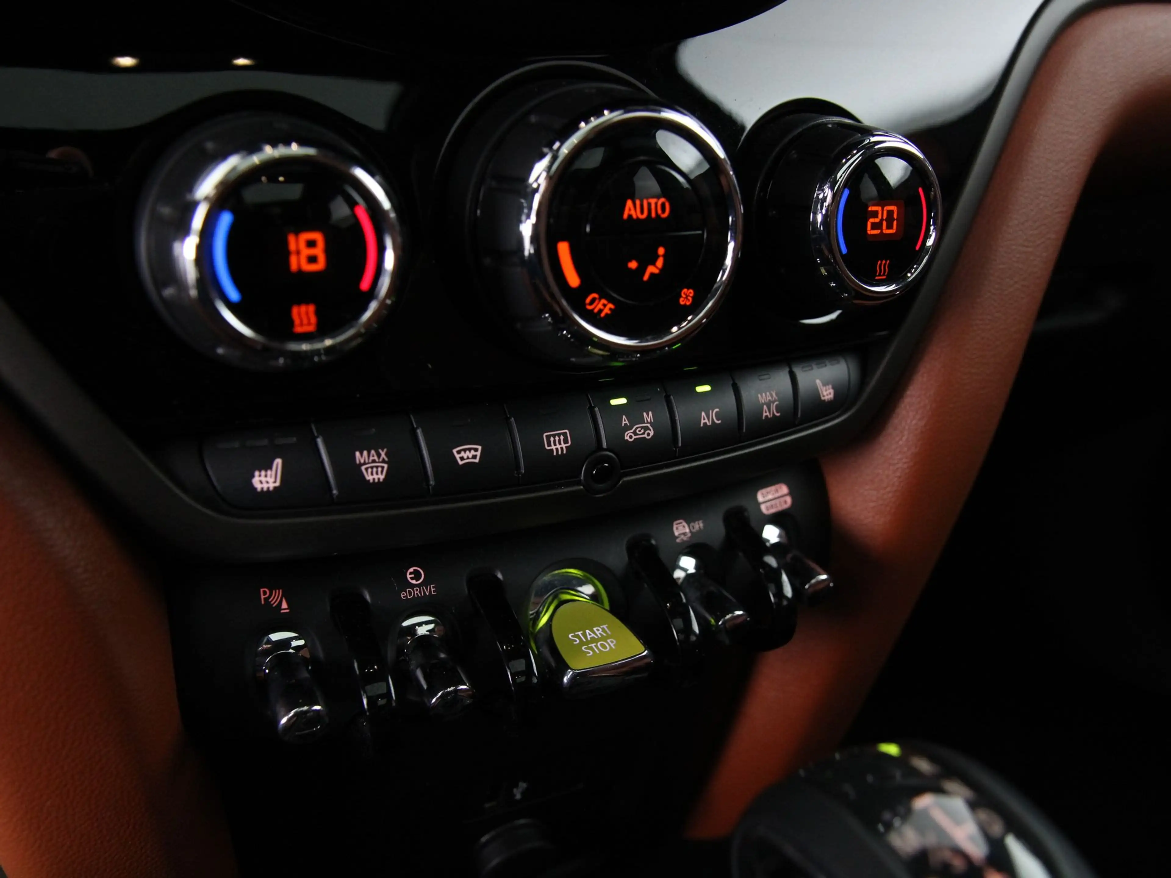 MINI Cooper SE Countryman ALL4 Classic — photo 14