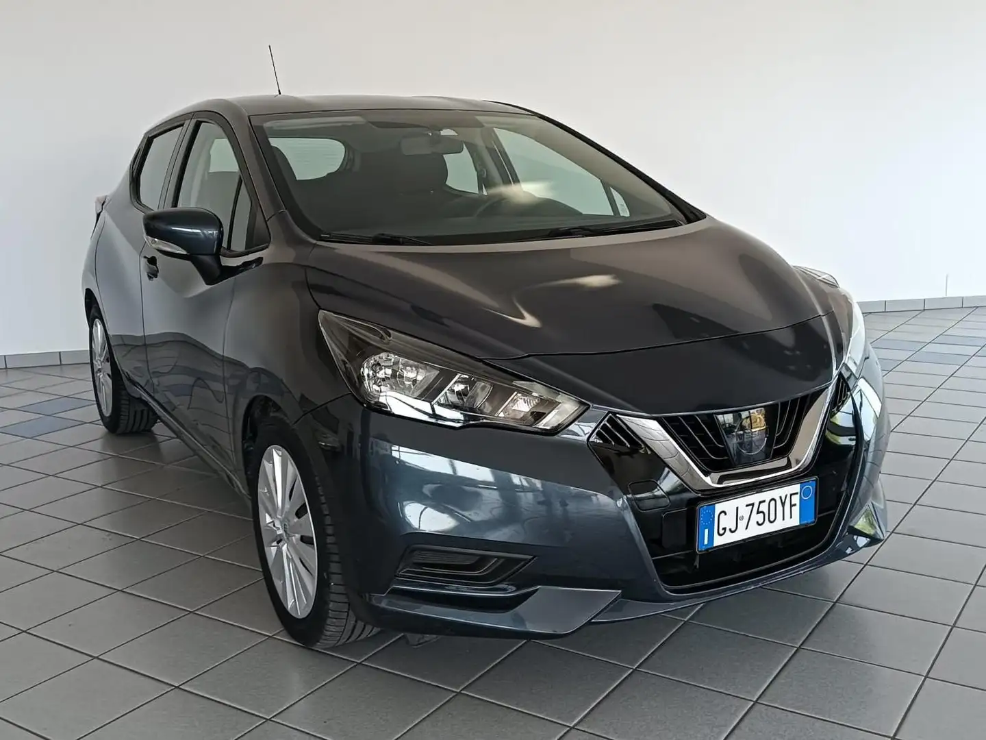 Nissan Micra Micra V 2017 1.0 ig-t Tekna 92cv Grigio - 1