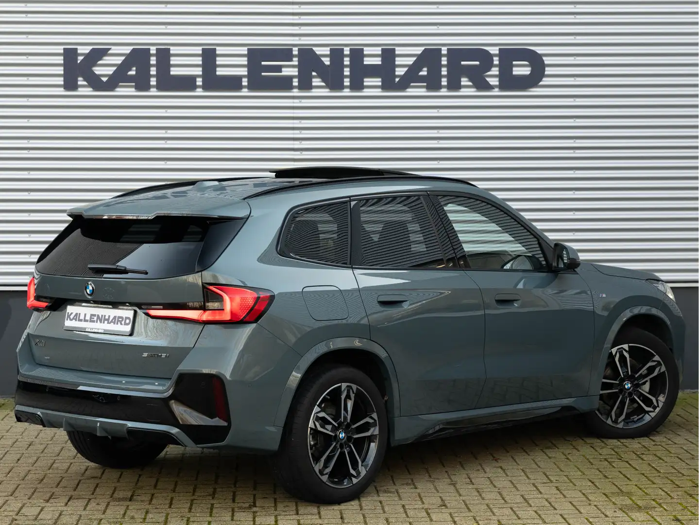BMW X1 sDrive18i M-Sport - Pano - Trekhaak - ACC - Memory Vert - 2
