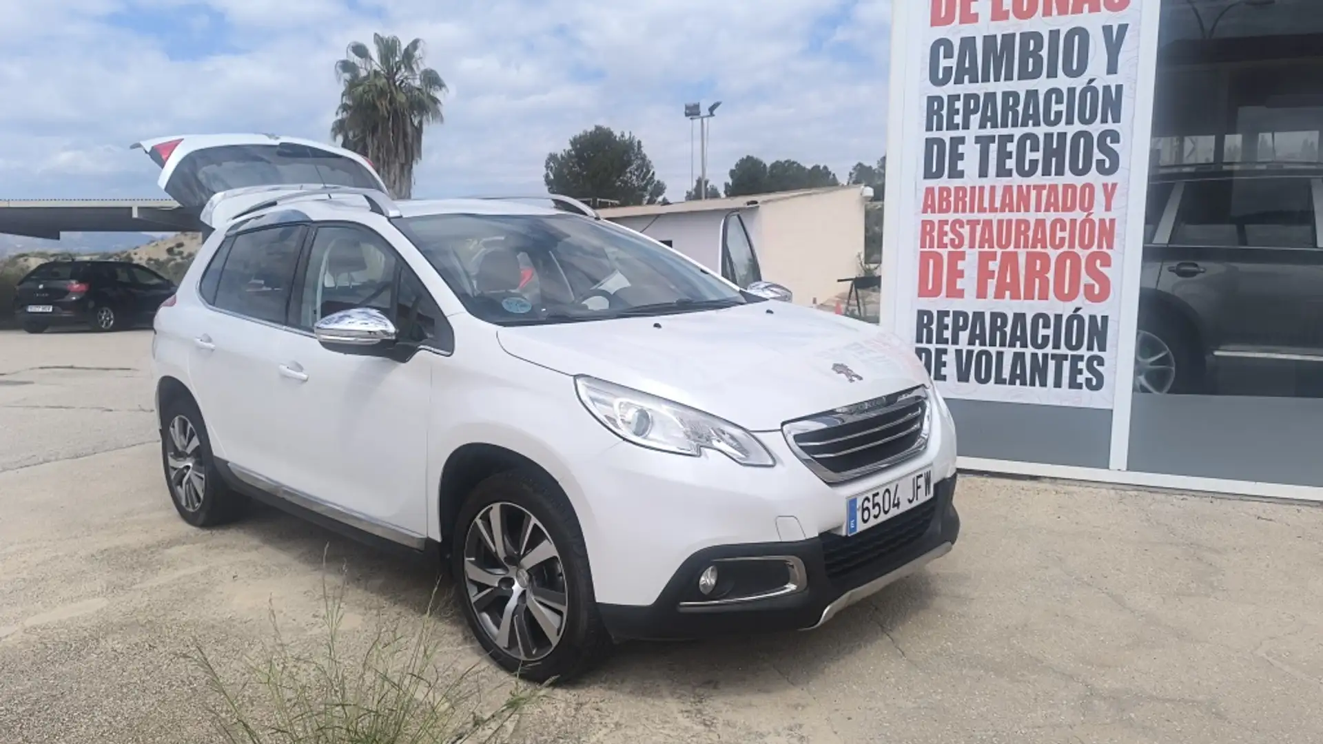 Peugeot 2008 1.6 BlueHDI S&S Crossway 120 Wit - 1