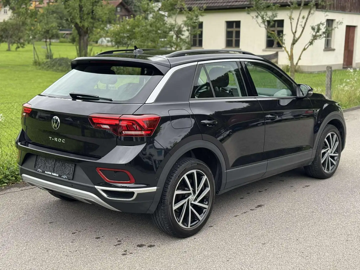 Volkswagen T-Roc Life FACELIFT ERSTBESITZ *WERKSGARANTIE *AHK *RFK Schwarz - 2