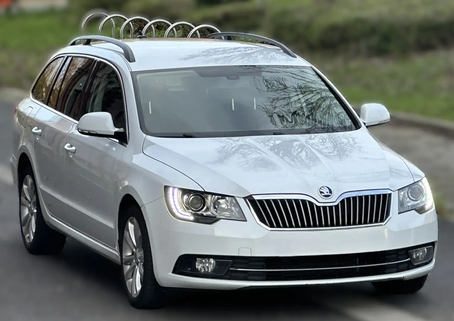 Skoda Superb 2.0 TDI Exclusive Navi PDC DSG Memory Bi-Xenon Blanc - 2