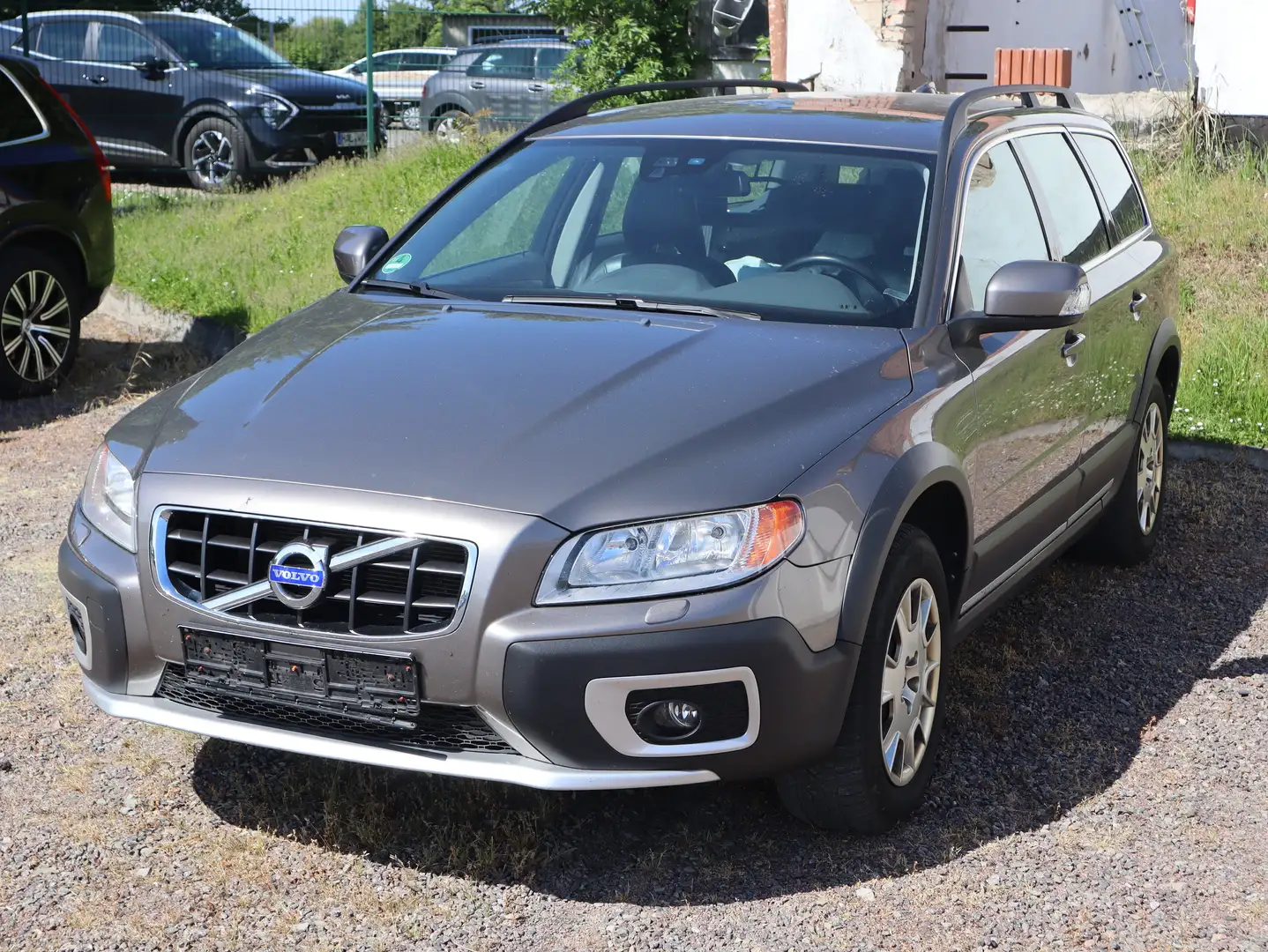 Volvo XC70 D5 Momentum AWD Gris - 1