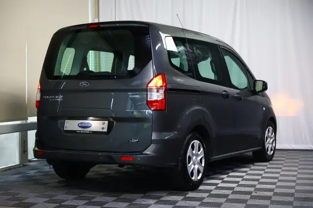 Ford Tourneo Courier view 3