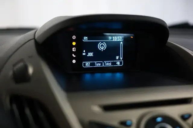 Ford Tourneo Courier view 15