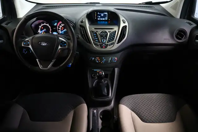 Ford Tourneo Courier view 2