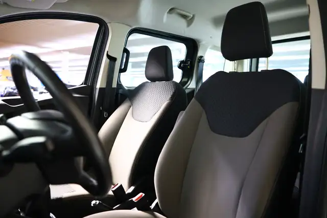 Ford Tourneo Courier view 10