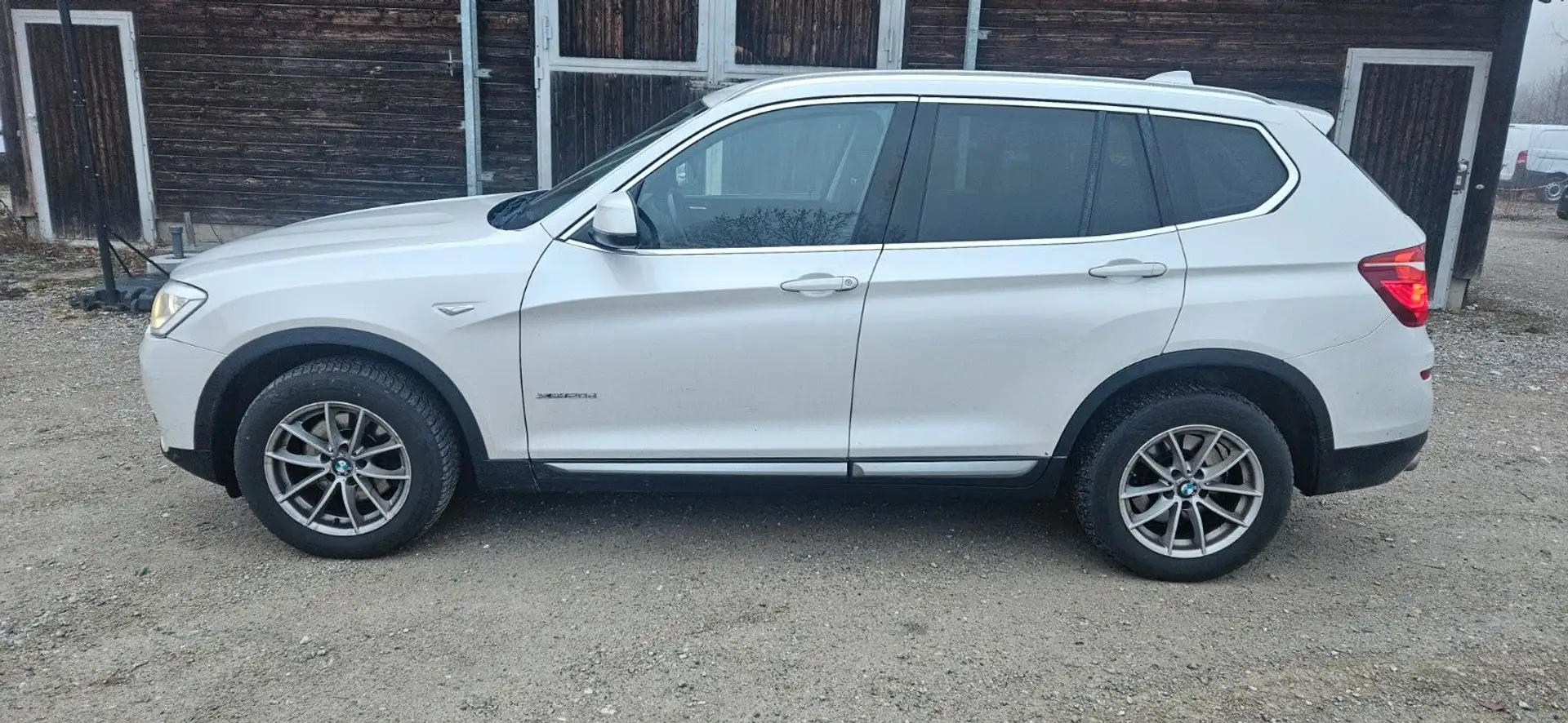 BMW X3 xDrive 20 d X-Line,Navi,Xenon,Euro6 Weiß - 2