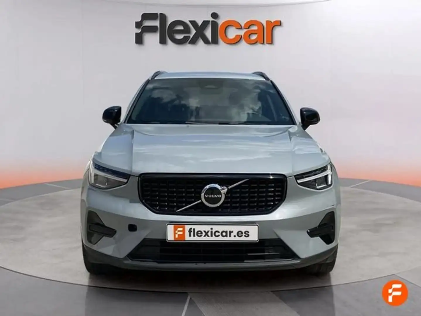 Volvo XC40 2.0 B3 G Plus Dark Auto Gris - 2