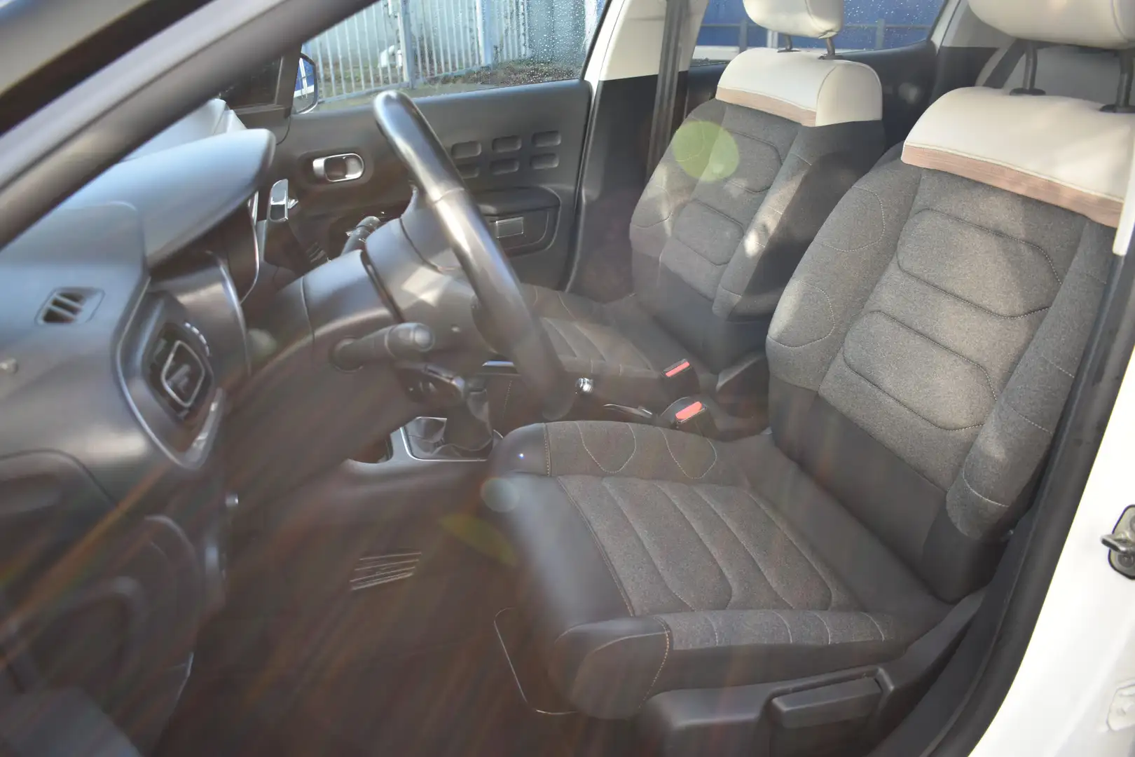 Citroen C3 PureTech 83 Shine Navigatie | Airco | Camera achte Weiß - 2