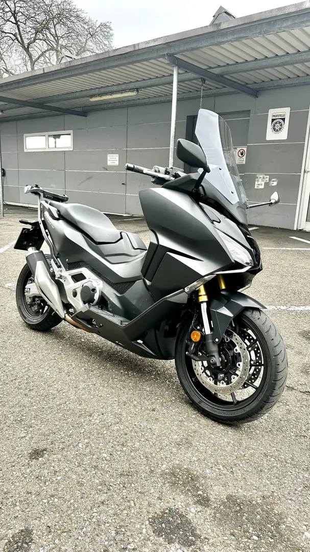Honda Forza 750 mit Topcase und Garantie Schwarz - 1