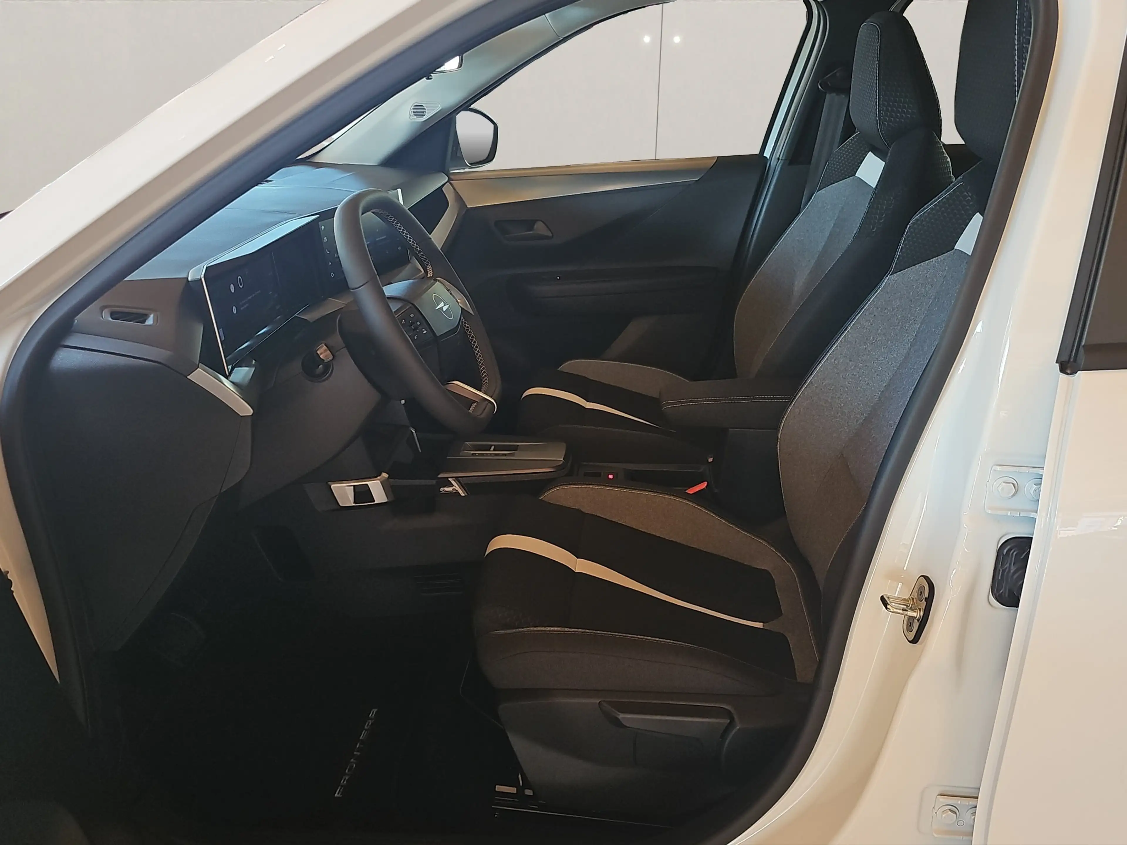 Opel Frontera 1.2 Edition LED+Fernlichtass.+PDC+AUT — photo 8