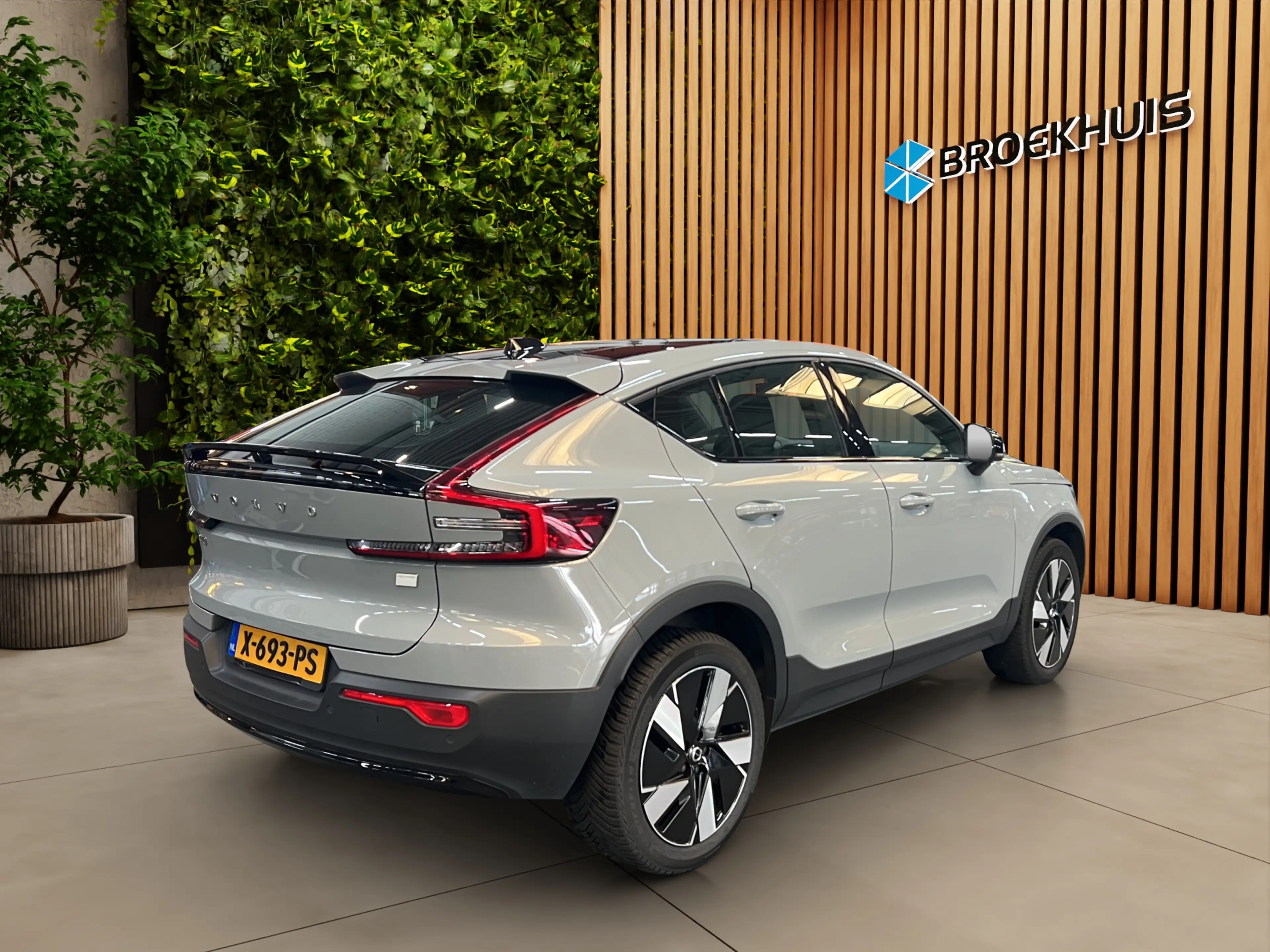 Volvo C40 Single Motor Extened Range Core 82 kWh — photo 2