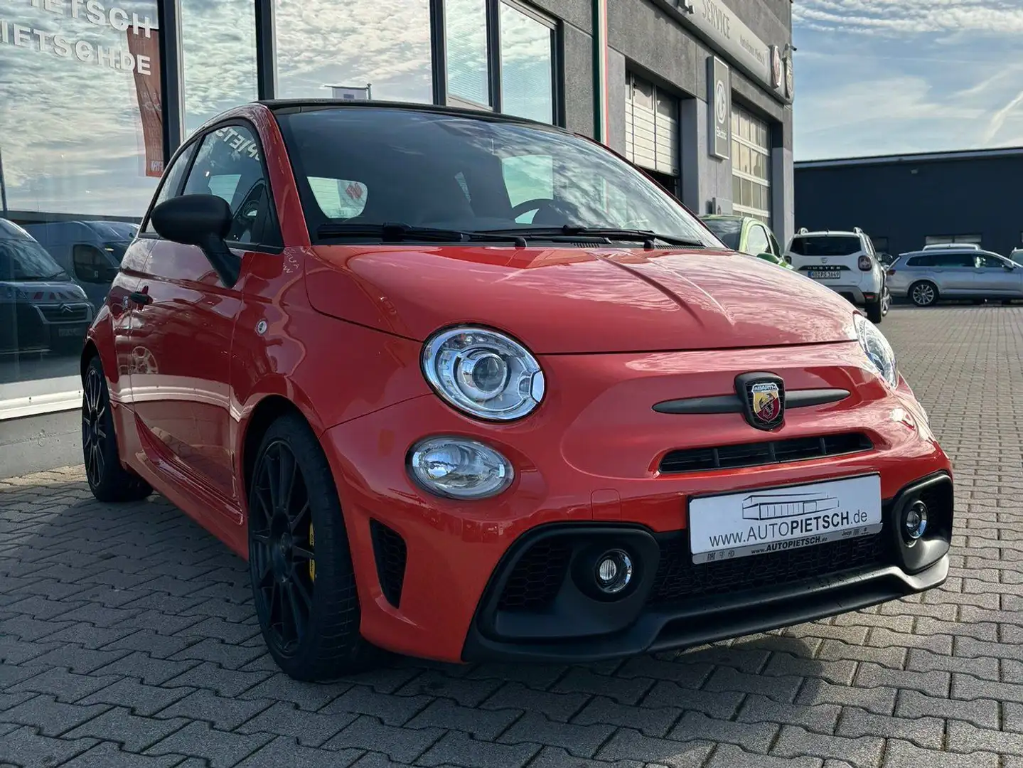 Abarth 695C MY23 1.4 T-Jet 132kW (180PS) Оранжевий - 2