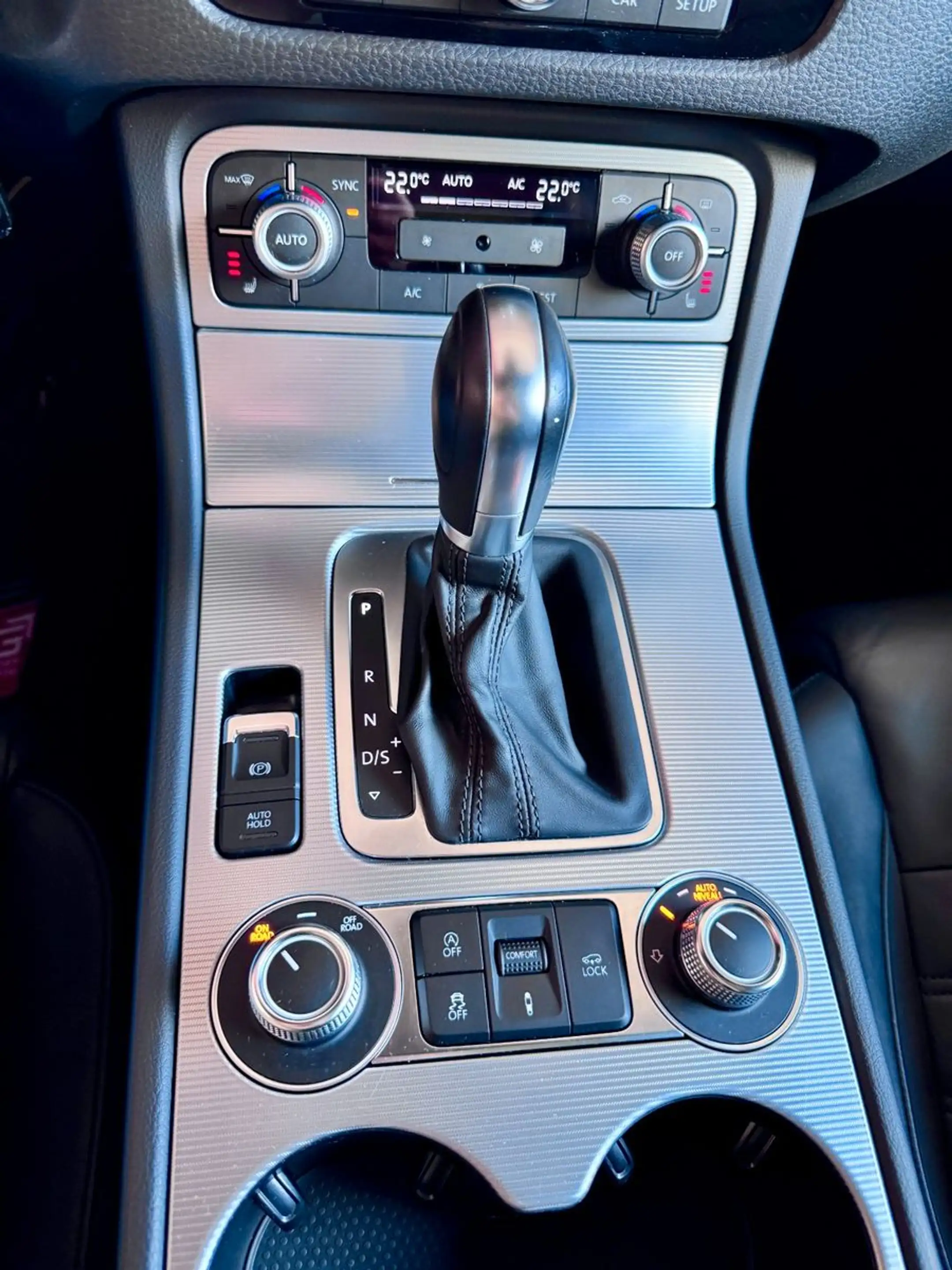 Volkswagen Touareg V6 TDI R Line Pano AHK Luft ACC TerTech — photo 12