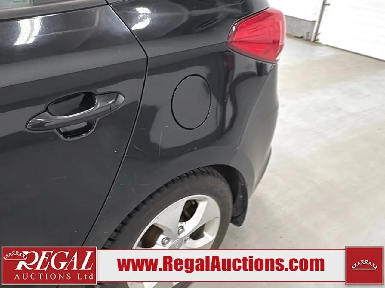 Kia Rondo снимка Kia Rondo