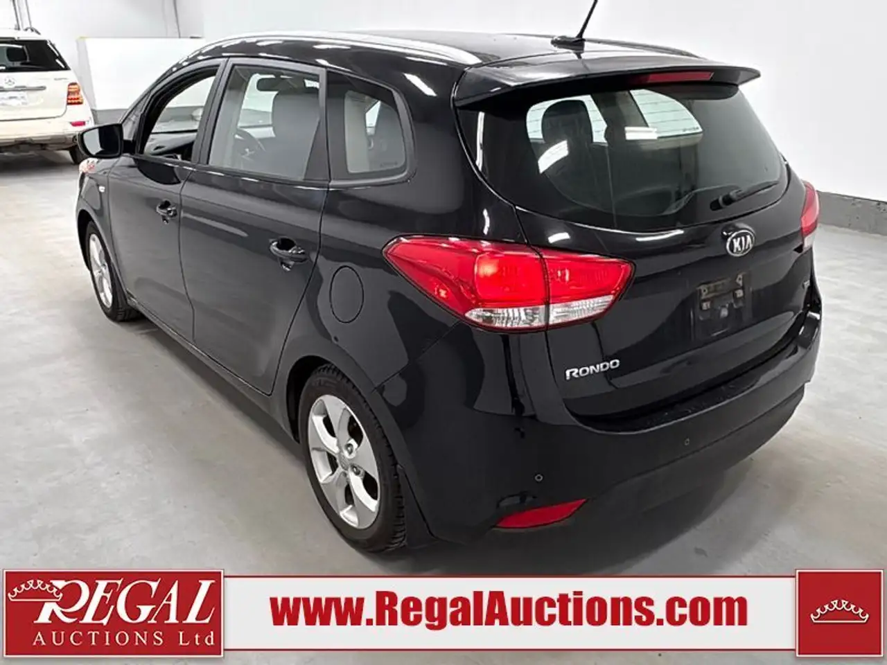 Kia Rondo снимка Kia Rondo