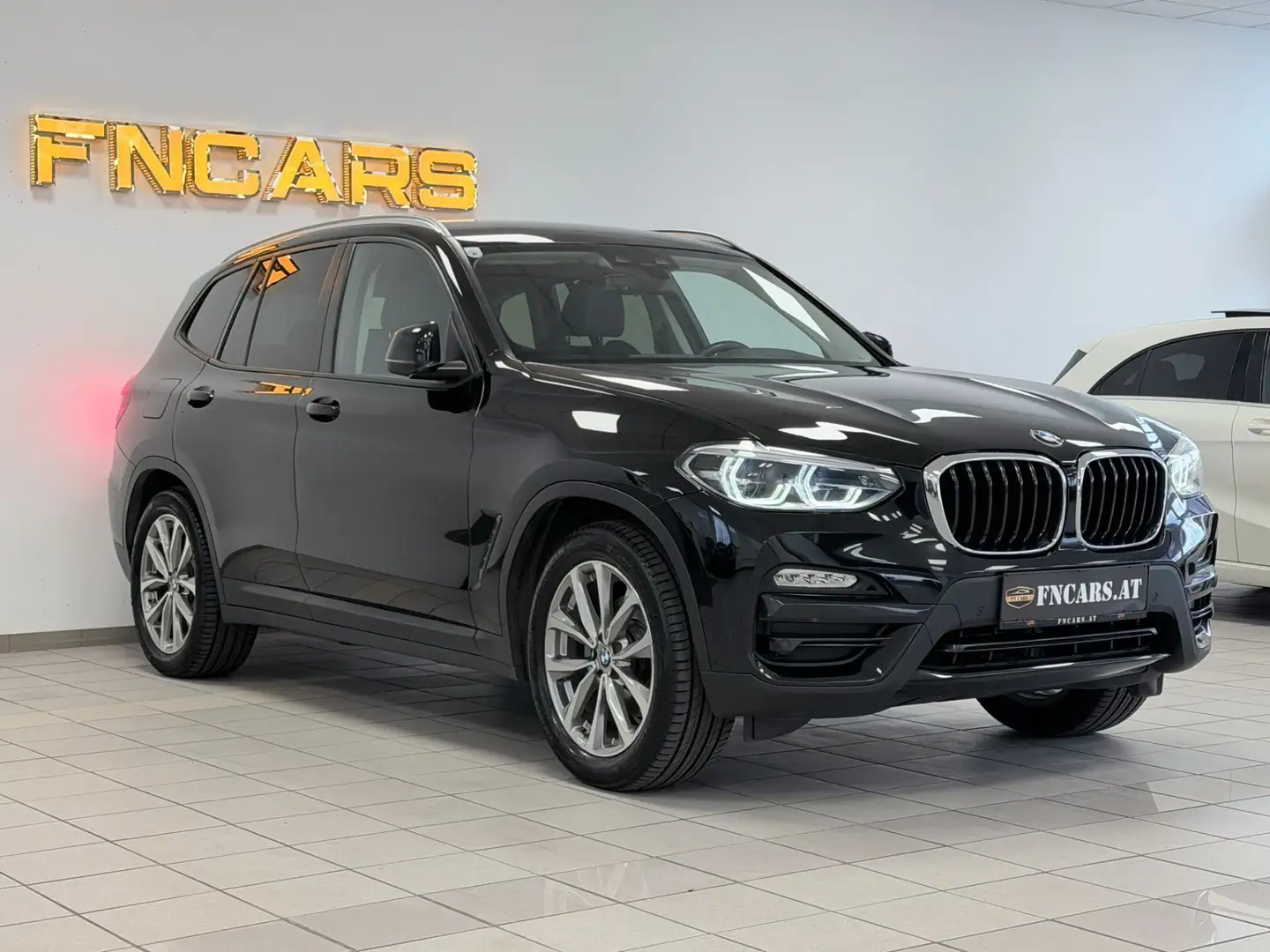 BMW X3 xDrive 20d Advantage Aut.//AHK//Head-Up//LED//Ges Schwarz - 1