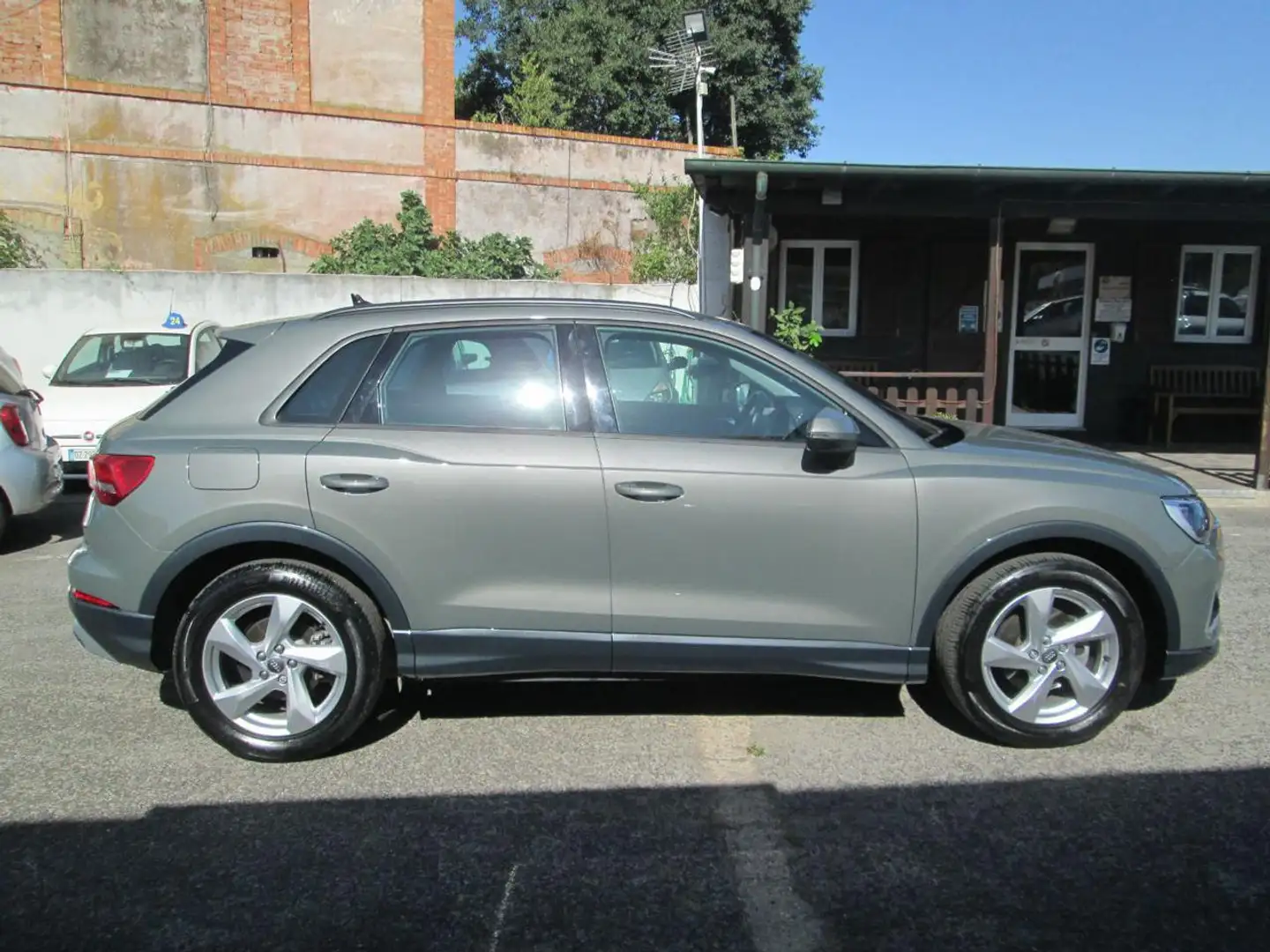 Audi Q3 35 TDI S tronic Business Advanced Automatico Grigio - 2