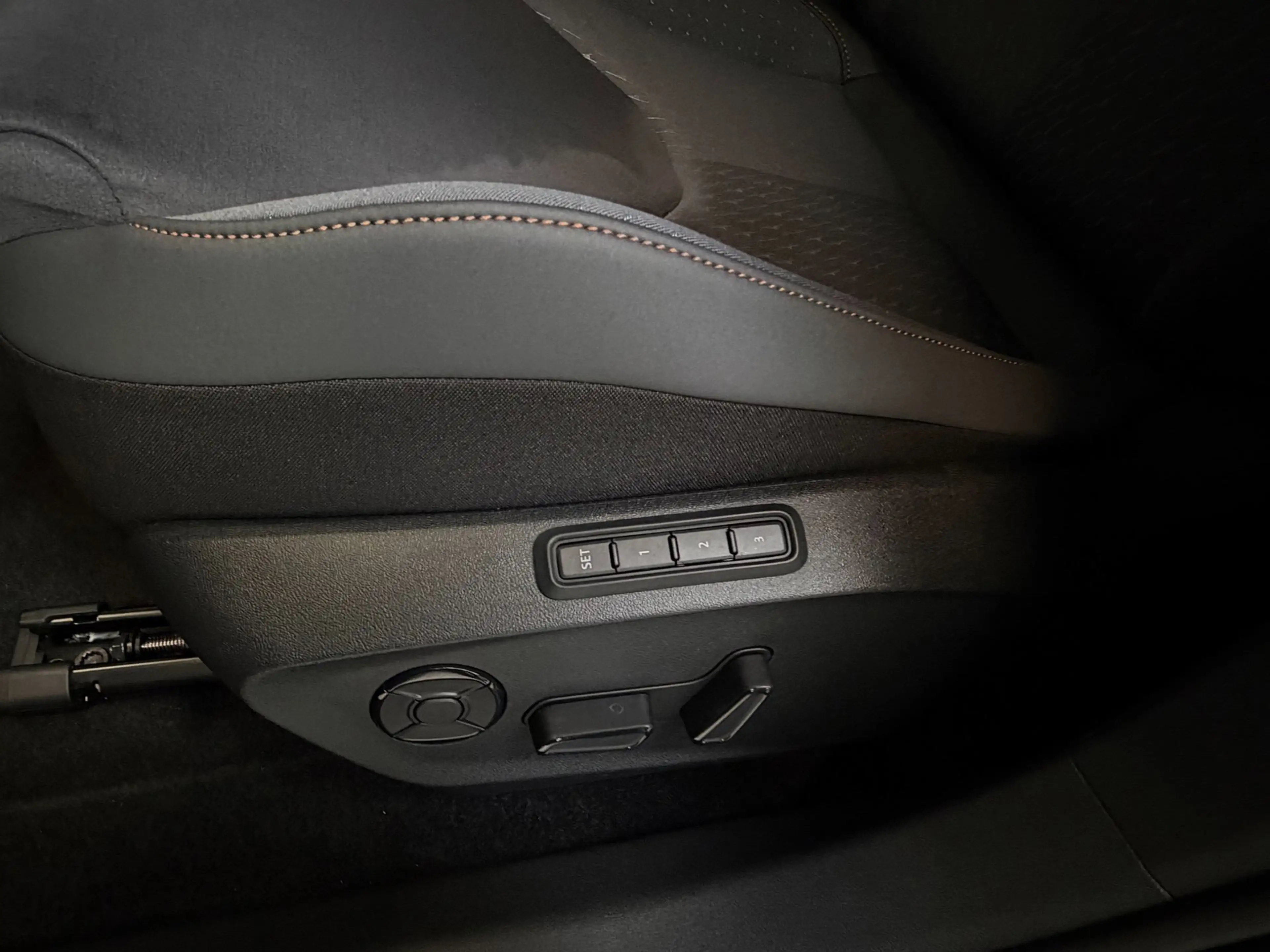 CUPRA Raval Business / 56 KWh / 211 PK / DIRECT LEVERBAAR / NI — photo 17