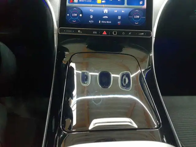 Mercedes-Benz C-Class view 10