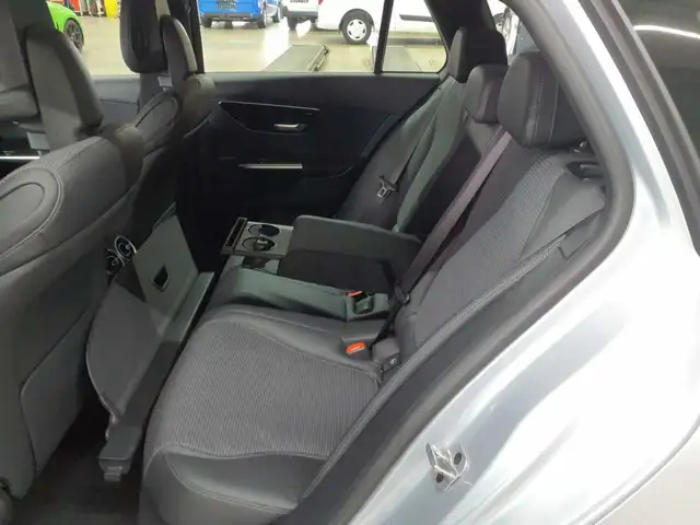 Mercedes-Benz C-Class view 14