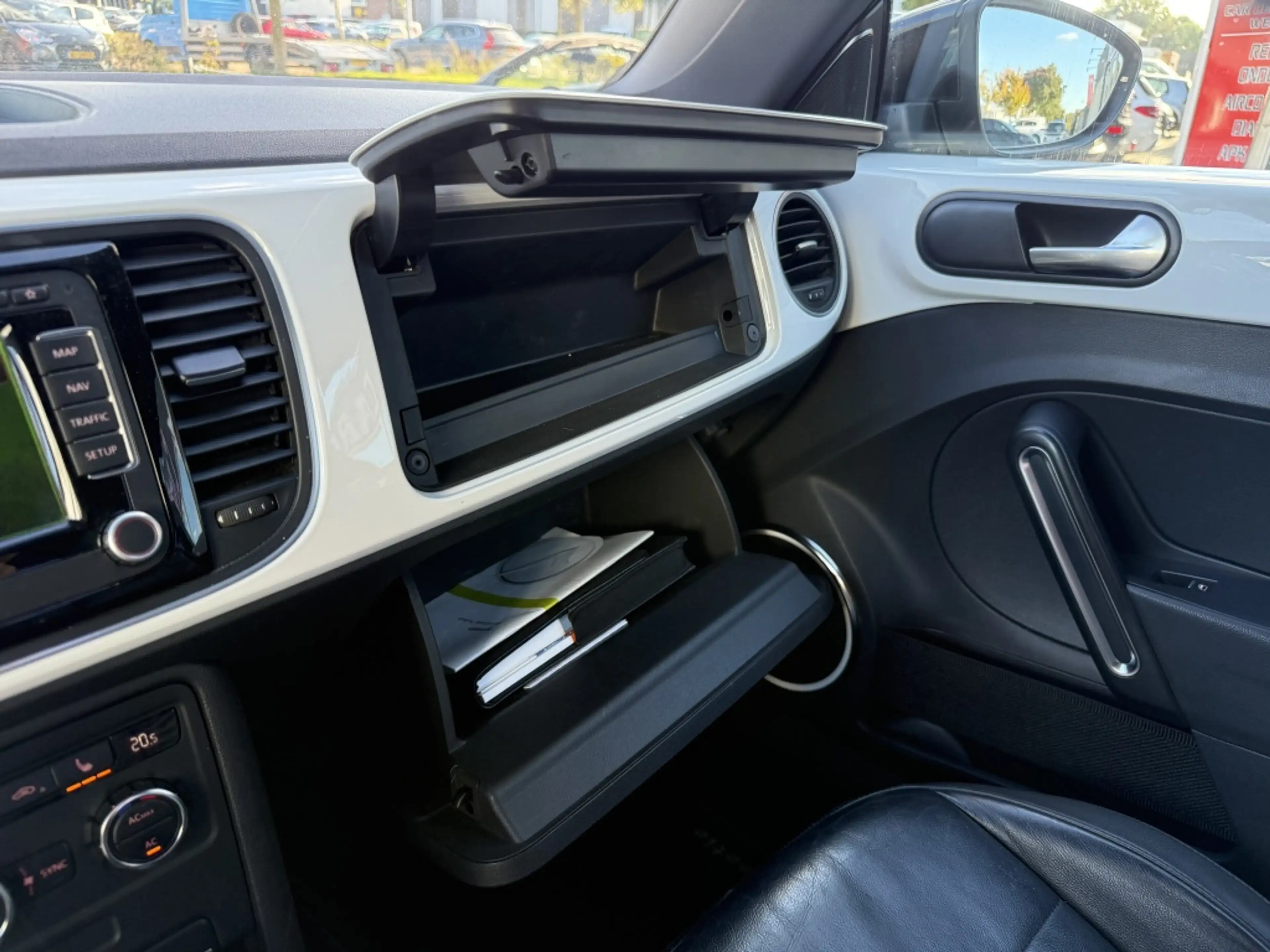 Volkswagen Beetle 2.0 TSI Sport automaat leer navi 200PK!! — photo 15