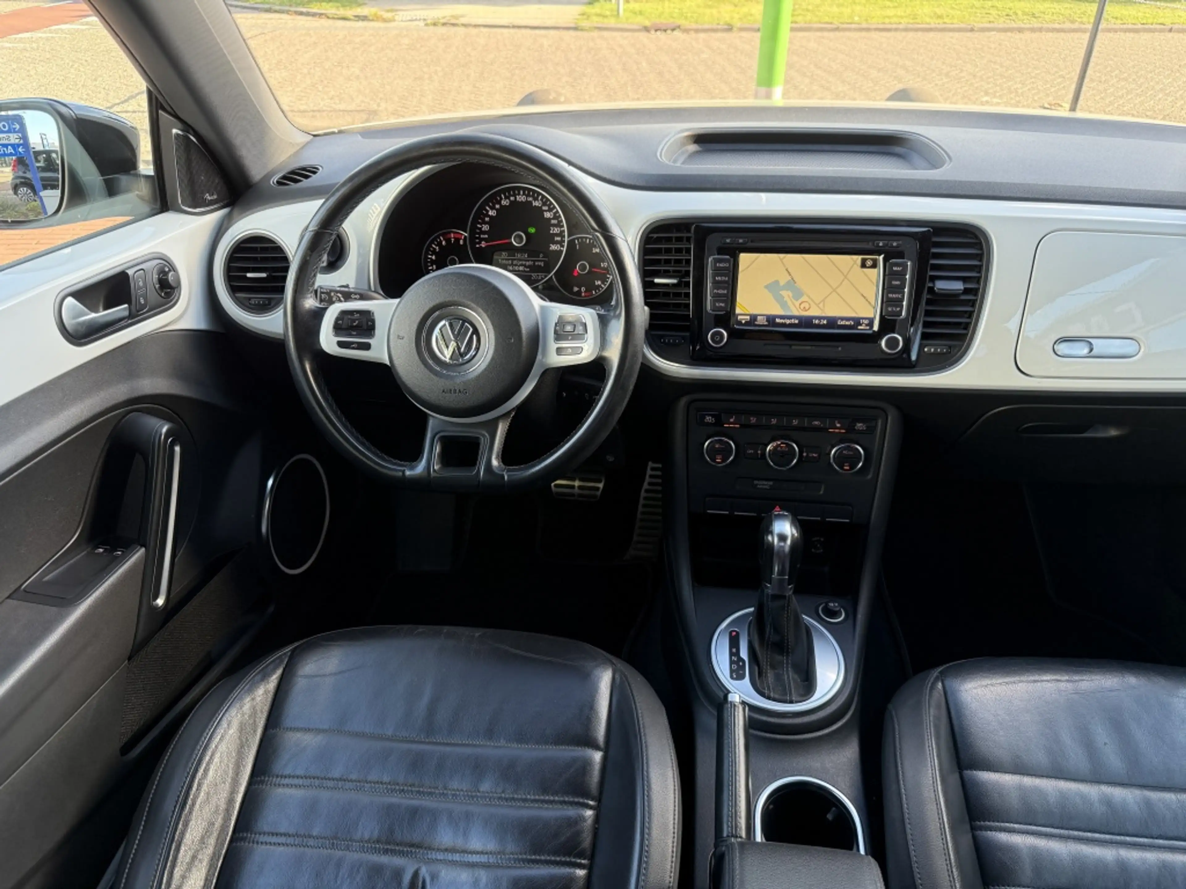 Volkswagen Beetle 2.0 TSI Sport automaat leer navi 200PK!! — photo 2