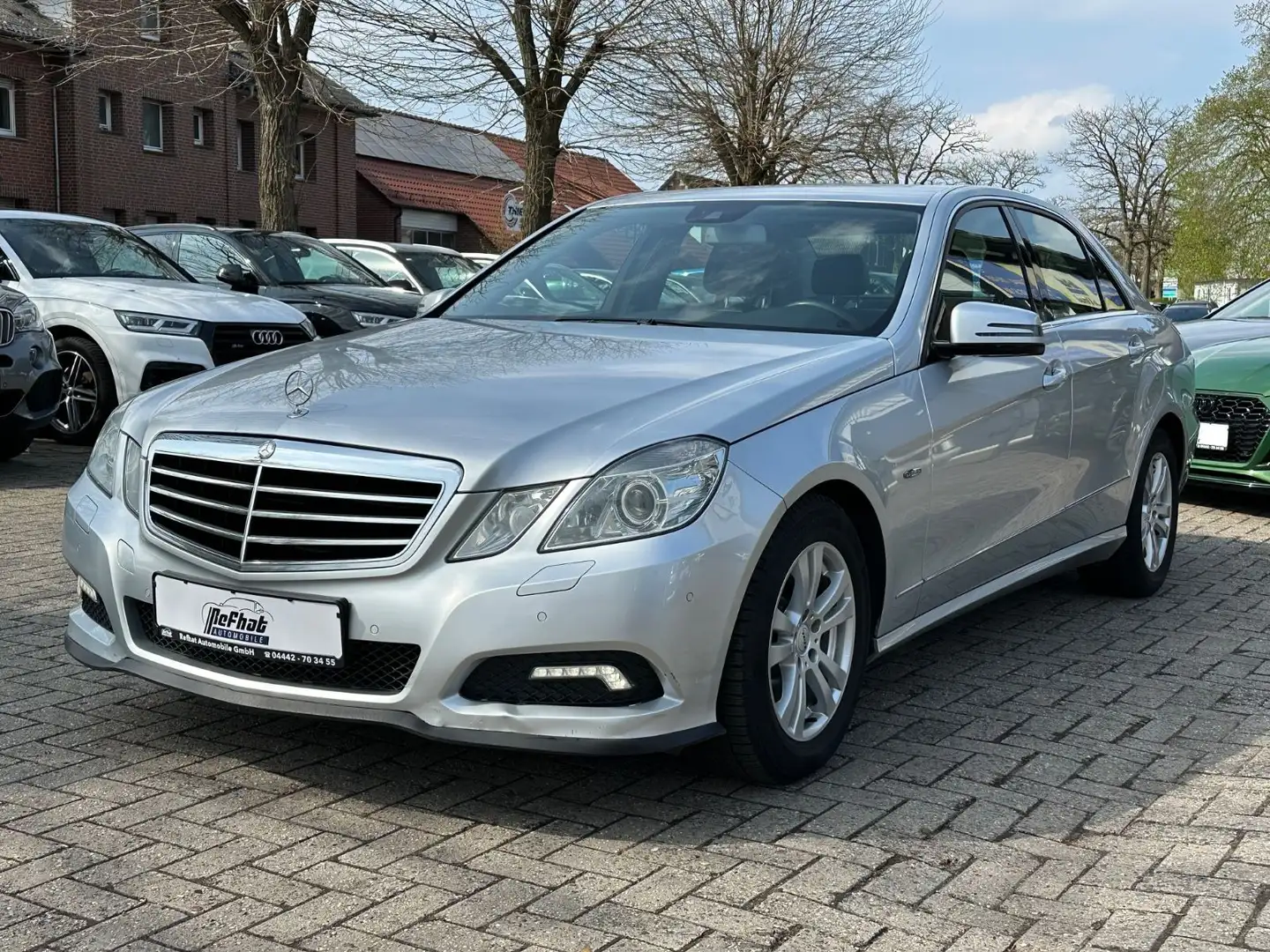 Mercedes-Benz E 300 -Klasse Lim.CDI BlueEfficiency*PDC*NAVI*SHZ Argintiu - 2