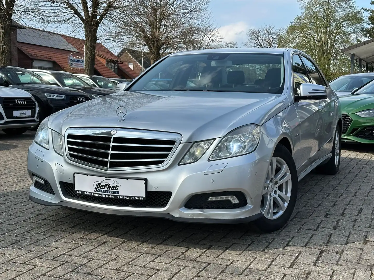 Mercedes-Benz E 300 -Klasse Lim.CDI BlueEfficiency*PDC*NAVI*SHZ Argintiu - 1