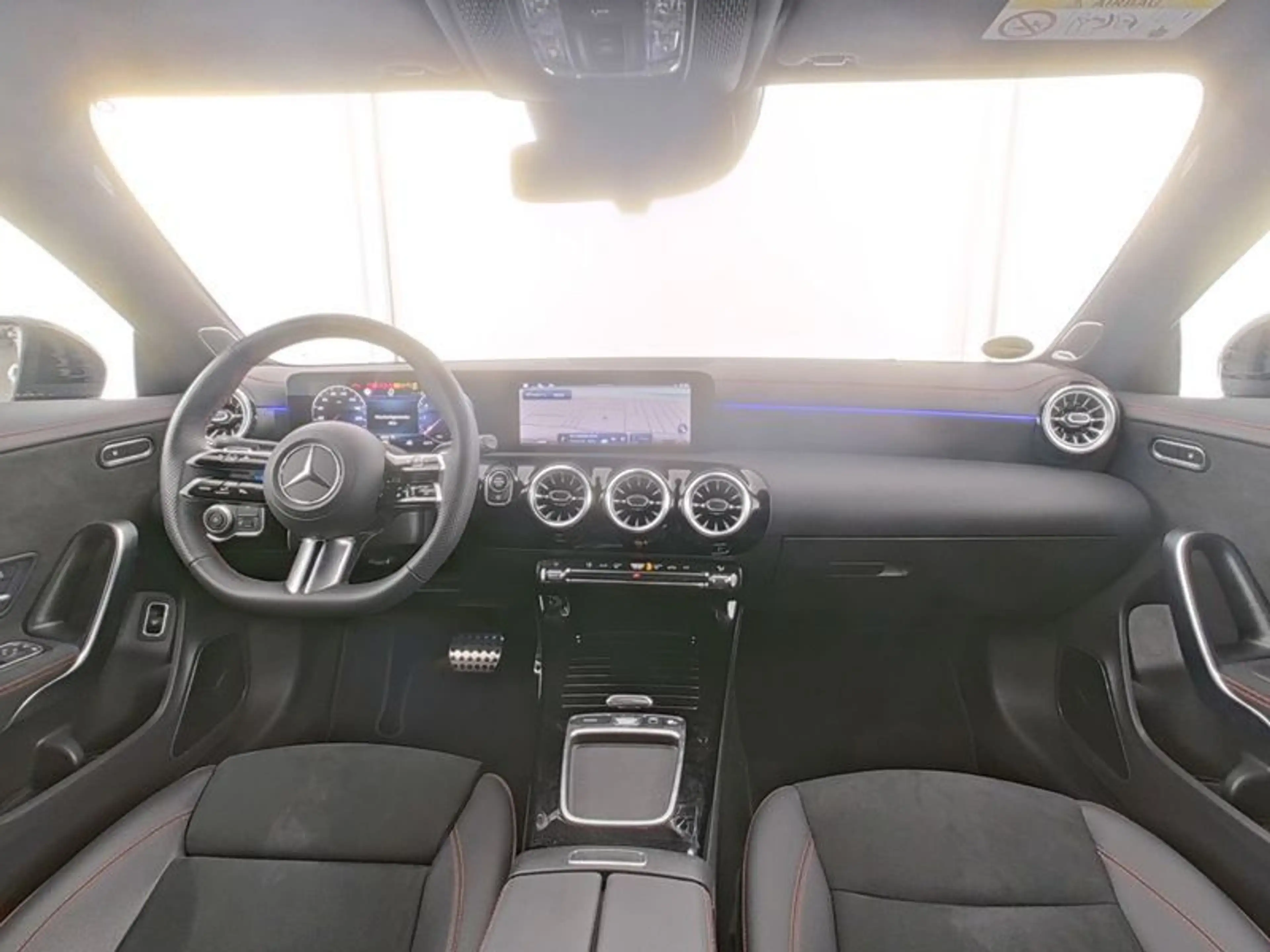 Mercedes-Benz CLA 200 AMG Night Panorama Burmester 360 DIS 19" — photo 3