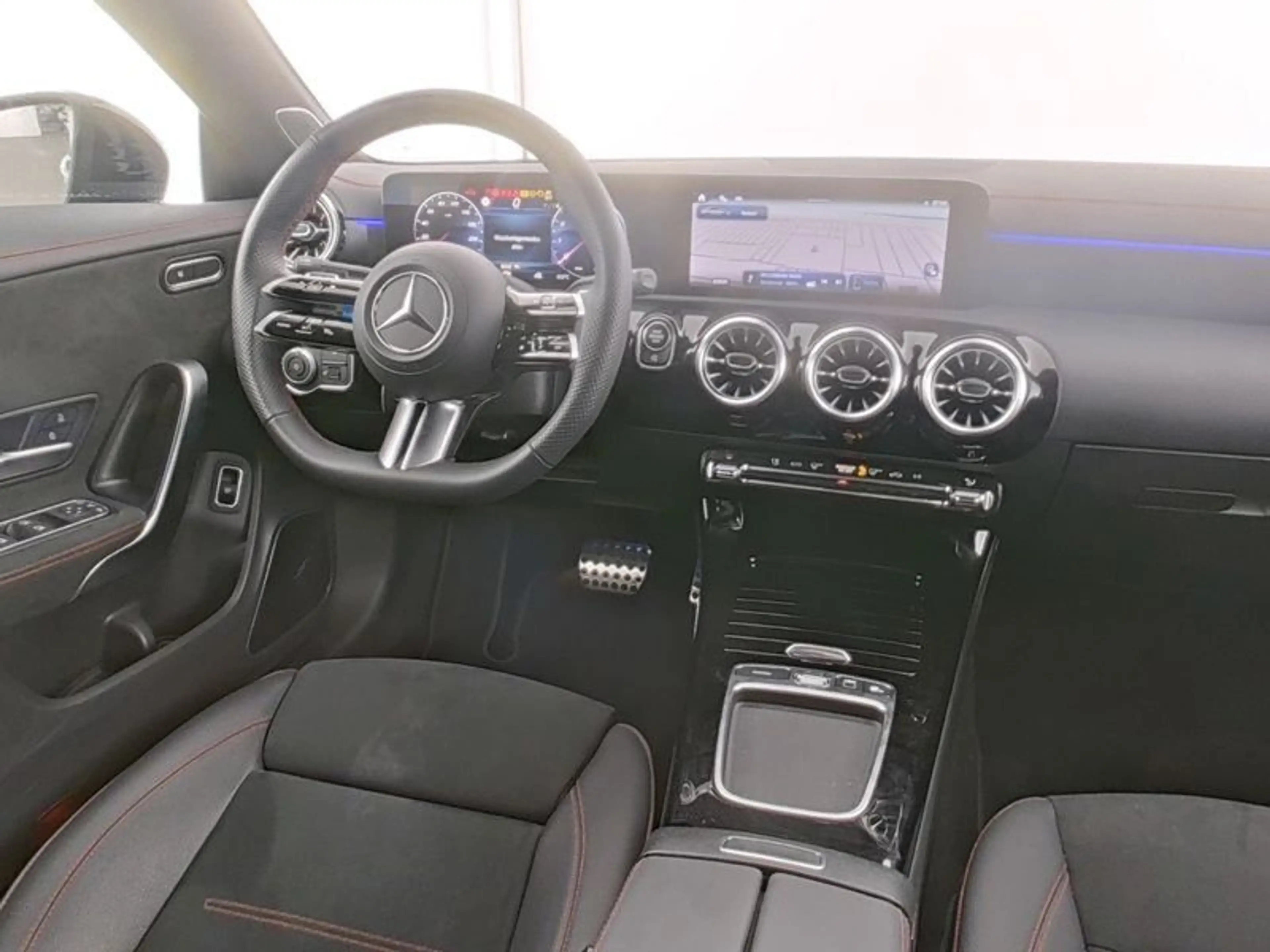 Mercedes-Benz CLA 200 AMG Night Panorama Burmester 360 DIS 19" — photo 5