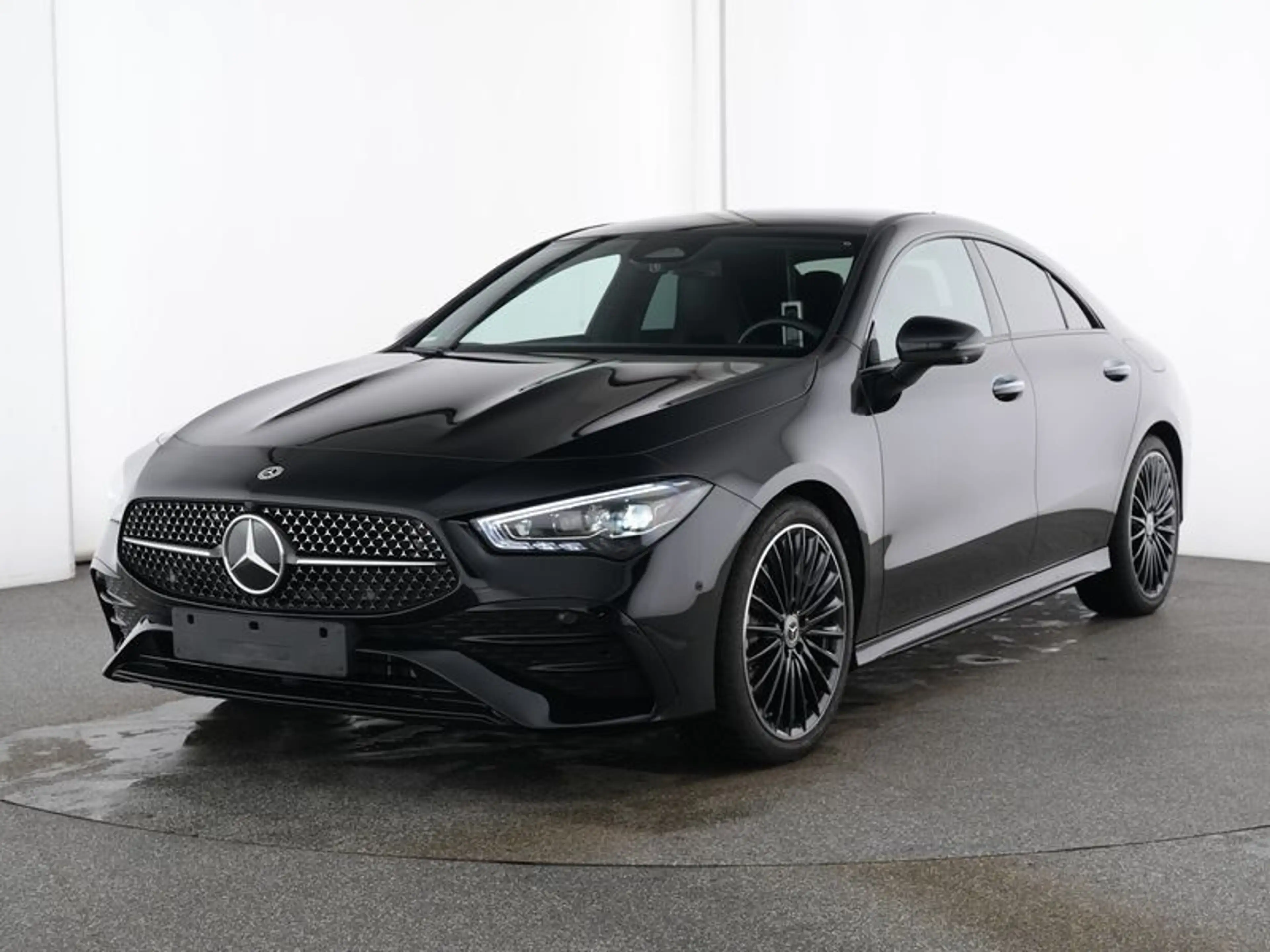 Mercedes-Benz CLA 200 AMG Night Panorama Burmester 360 DIS 19"