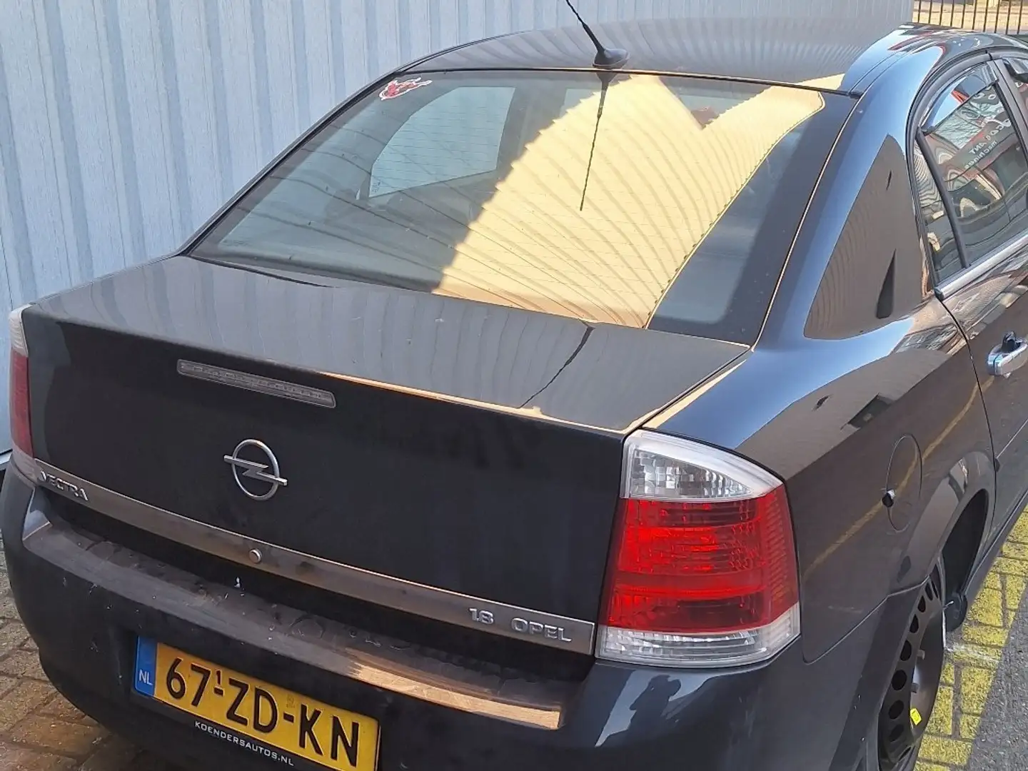 Opel Vectra 1.8-16V Executive Fekete - 2