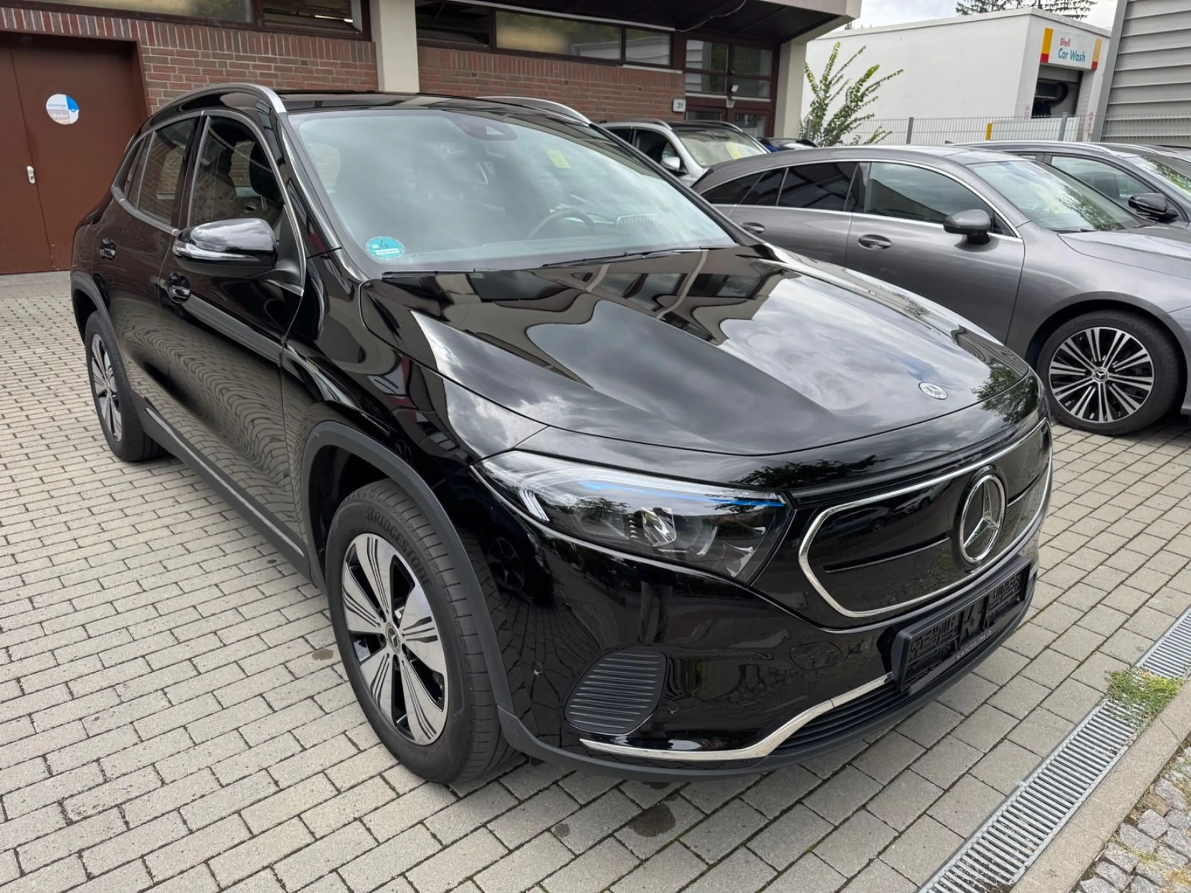 Mercedes-Benz EQA 300 4Matic Pano-LED-AZV — photo 4