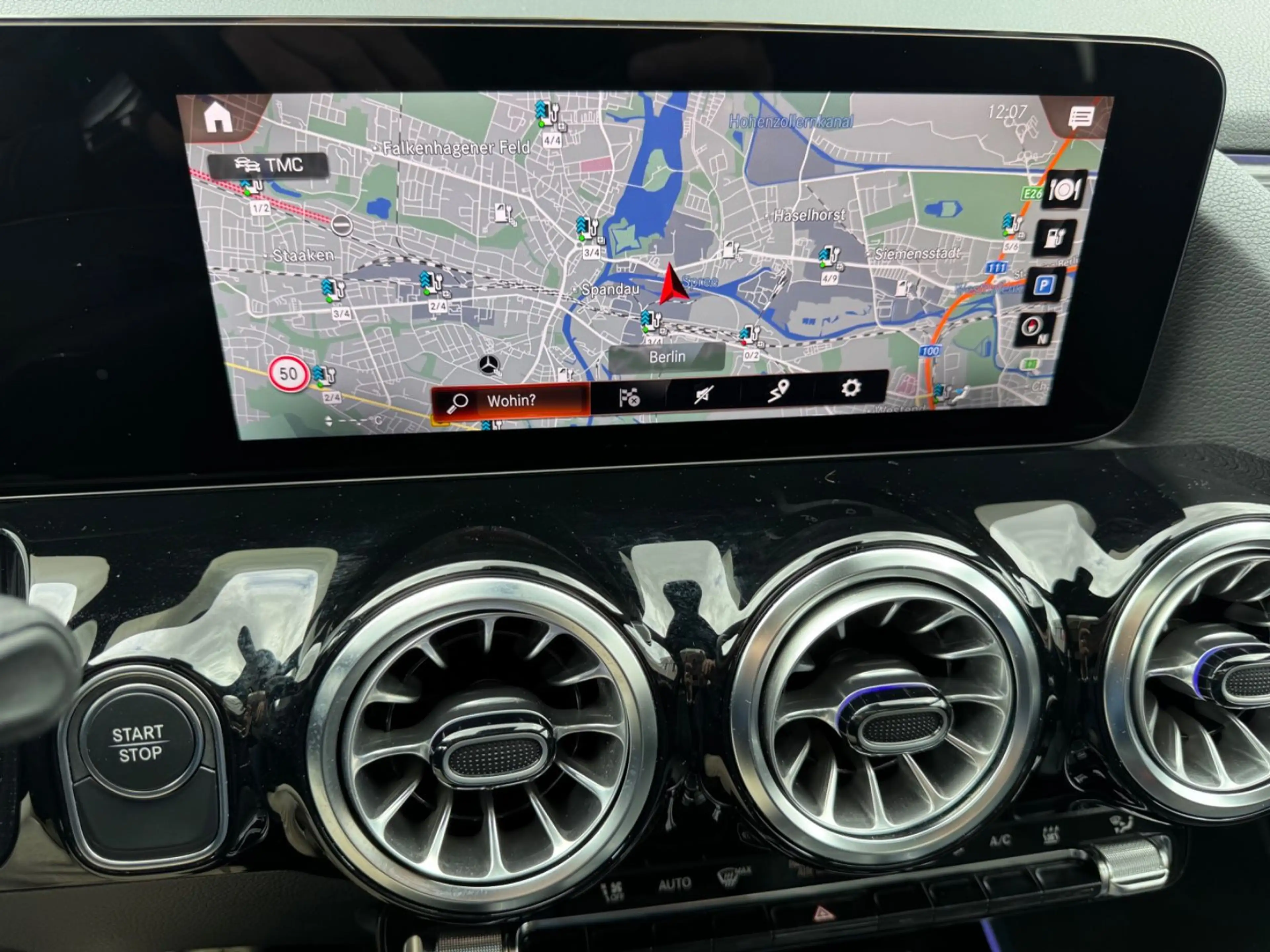 Mercedes-Benz EQA 300 4Matic Pano-LED-AZV — photo 13