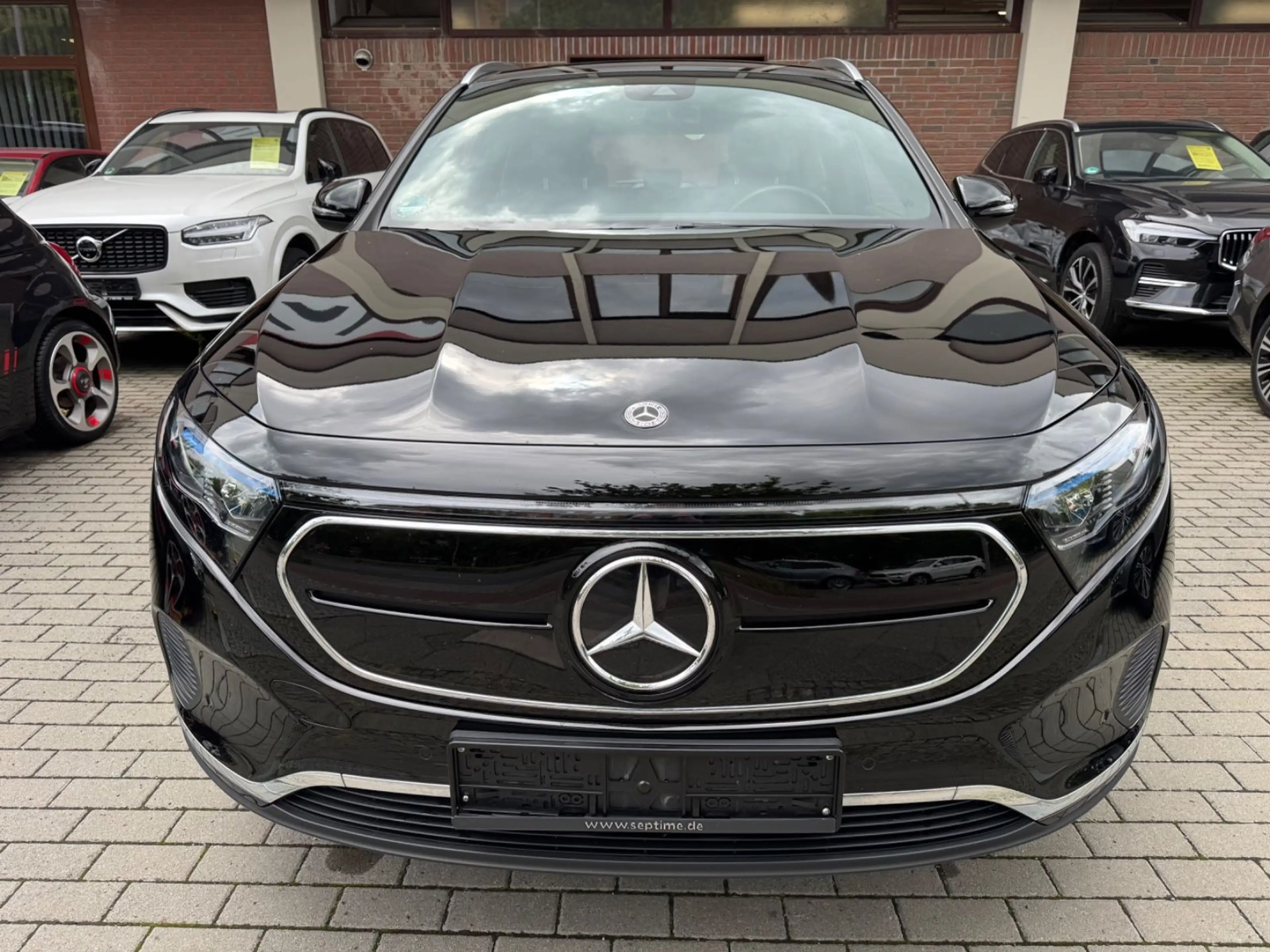 Mercedes-Benz EQA 300 4Matic Pano-LED-AZV — photo 3