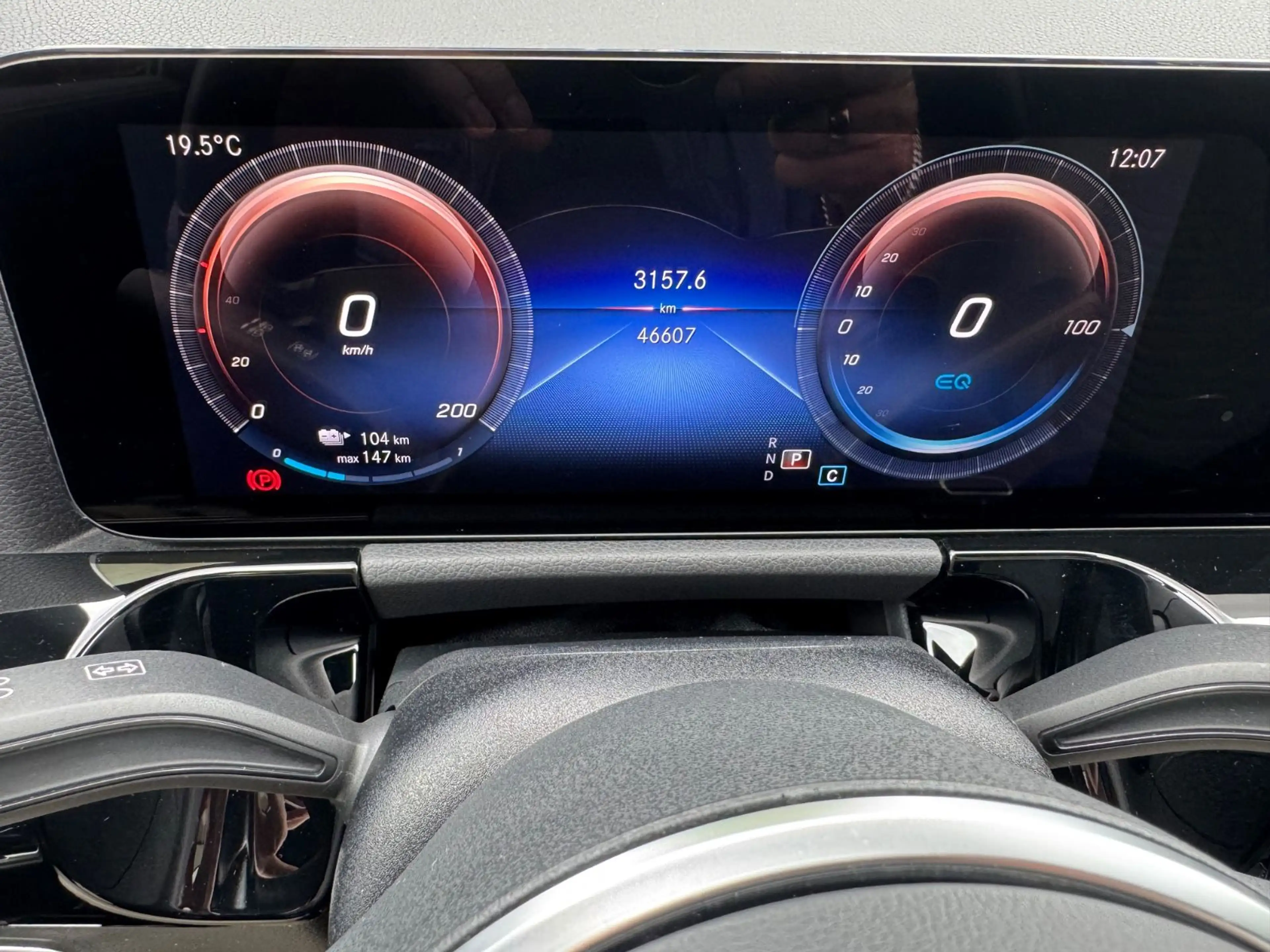 Mercedes-Benz EQA 300 4Matic Pano-LED-AZV — photo 12