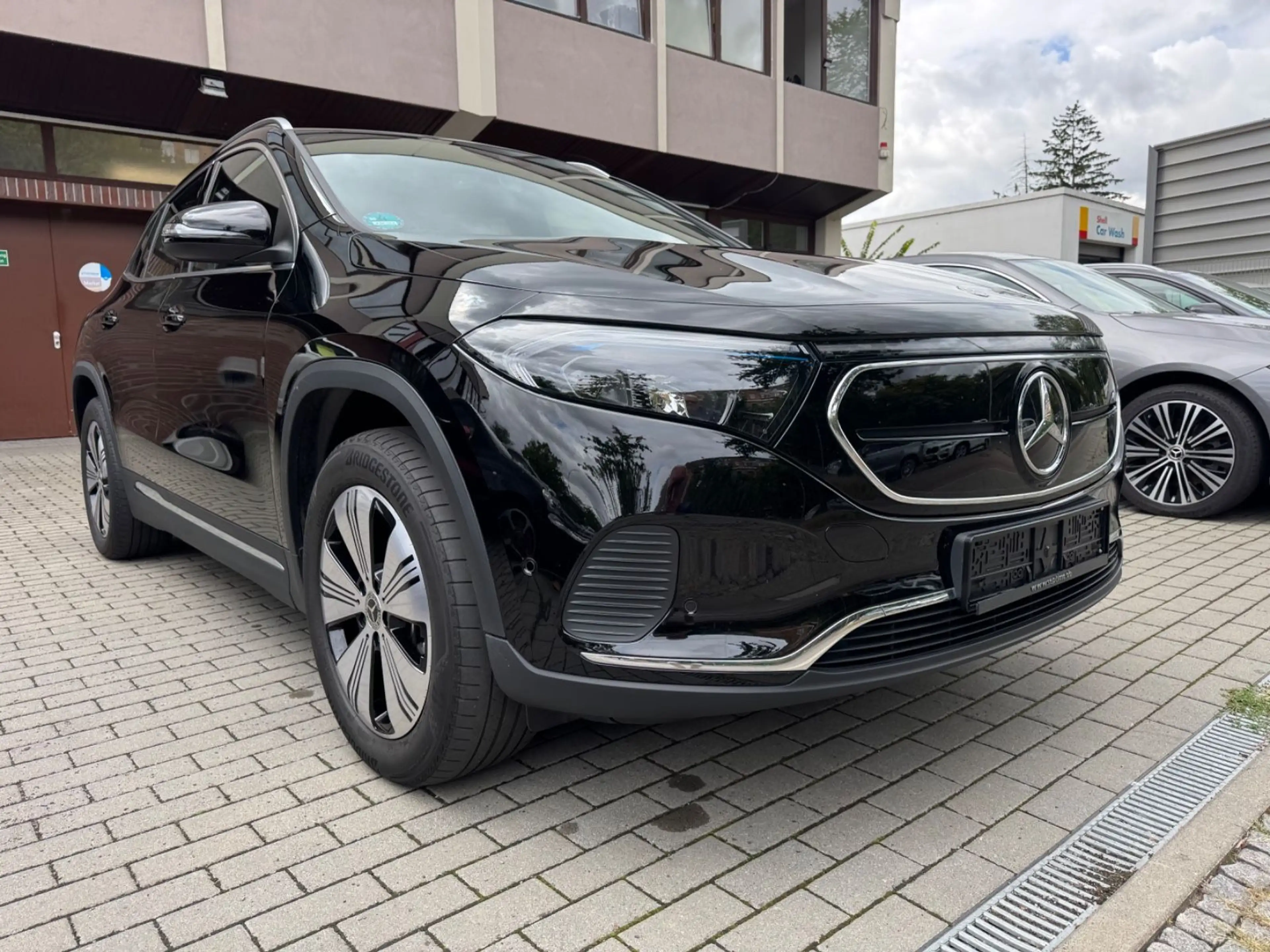 Mercedes-Benz EQA 300 4Matic Pano-LED-AZV — photo 5