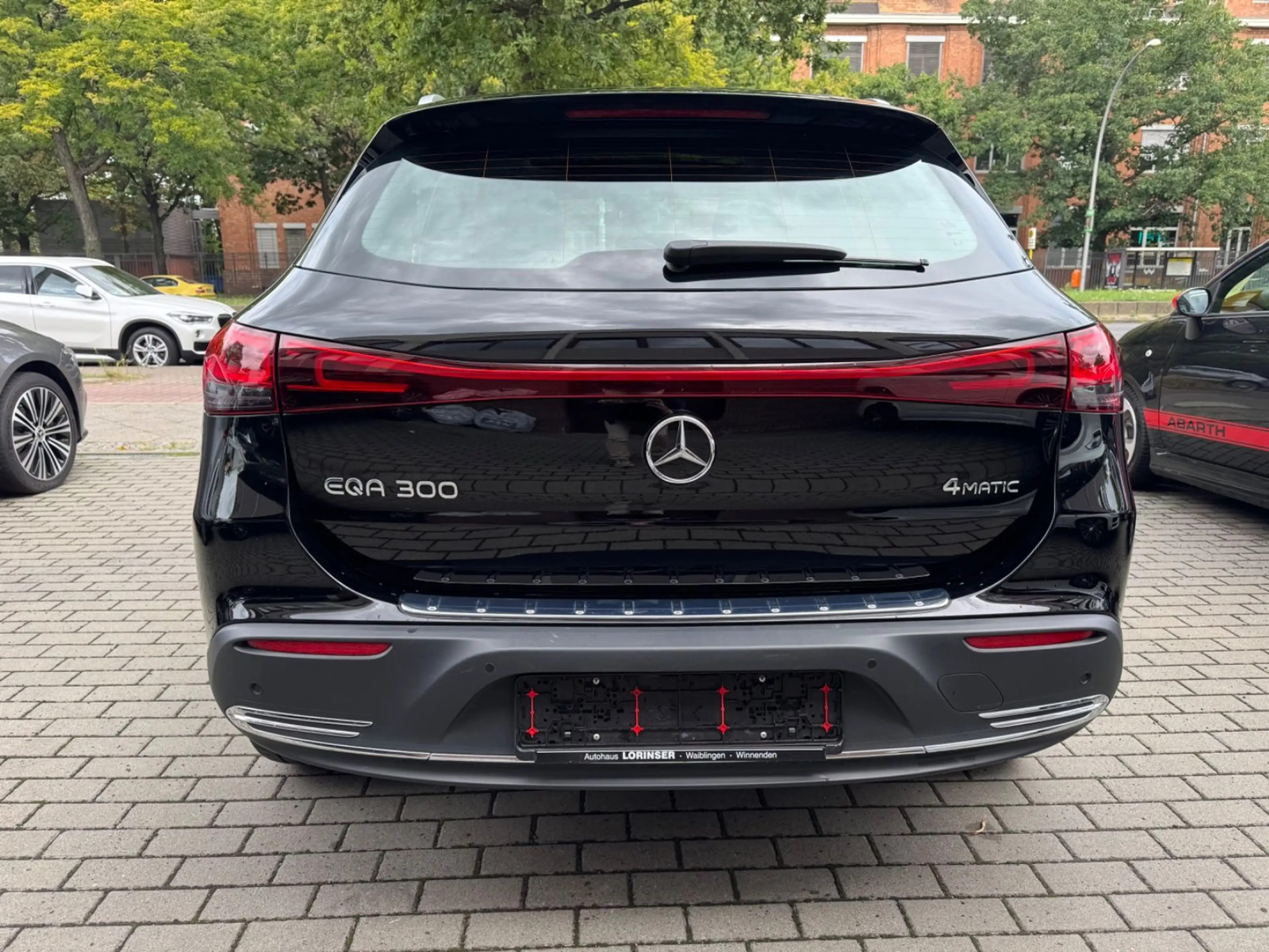 Mercedes-Benz EQA 300 4Matic Pano-LED-AZV — photo 10