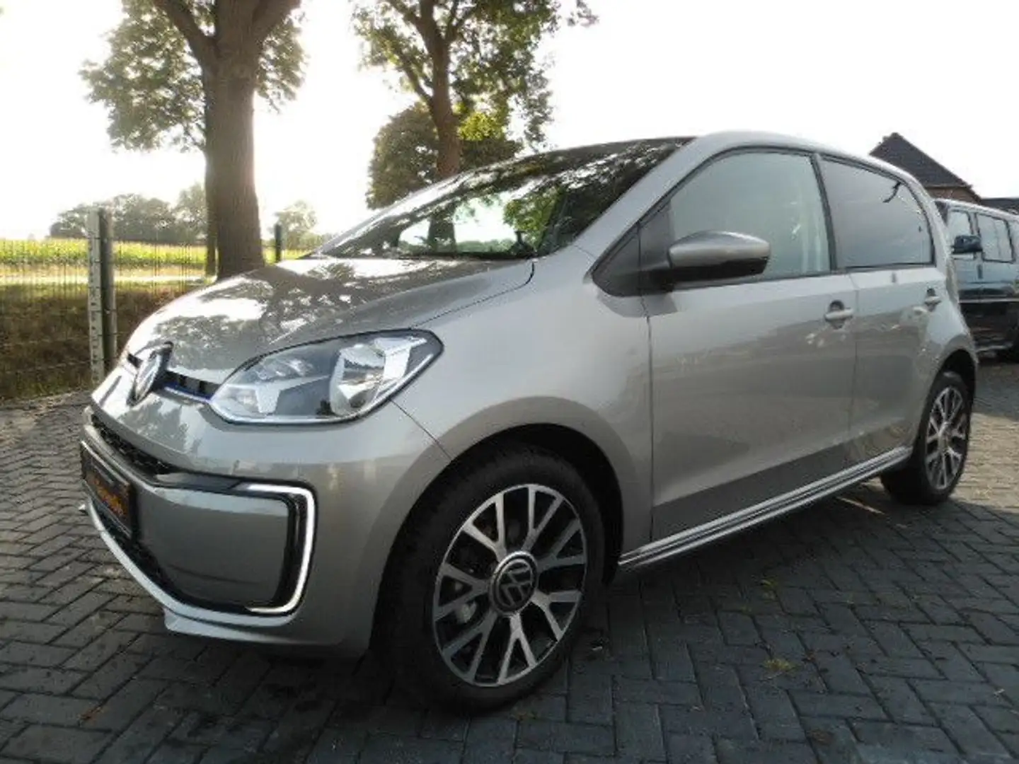 Volkswagen up! Style Plus Silver - 1