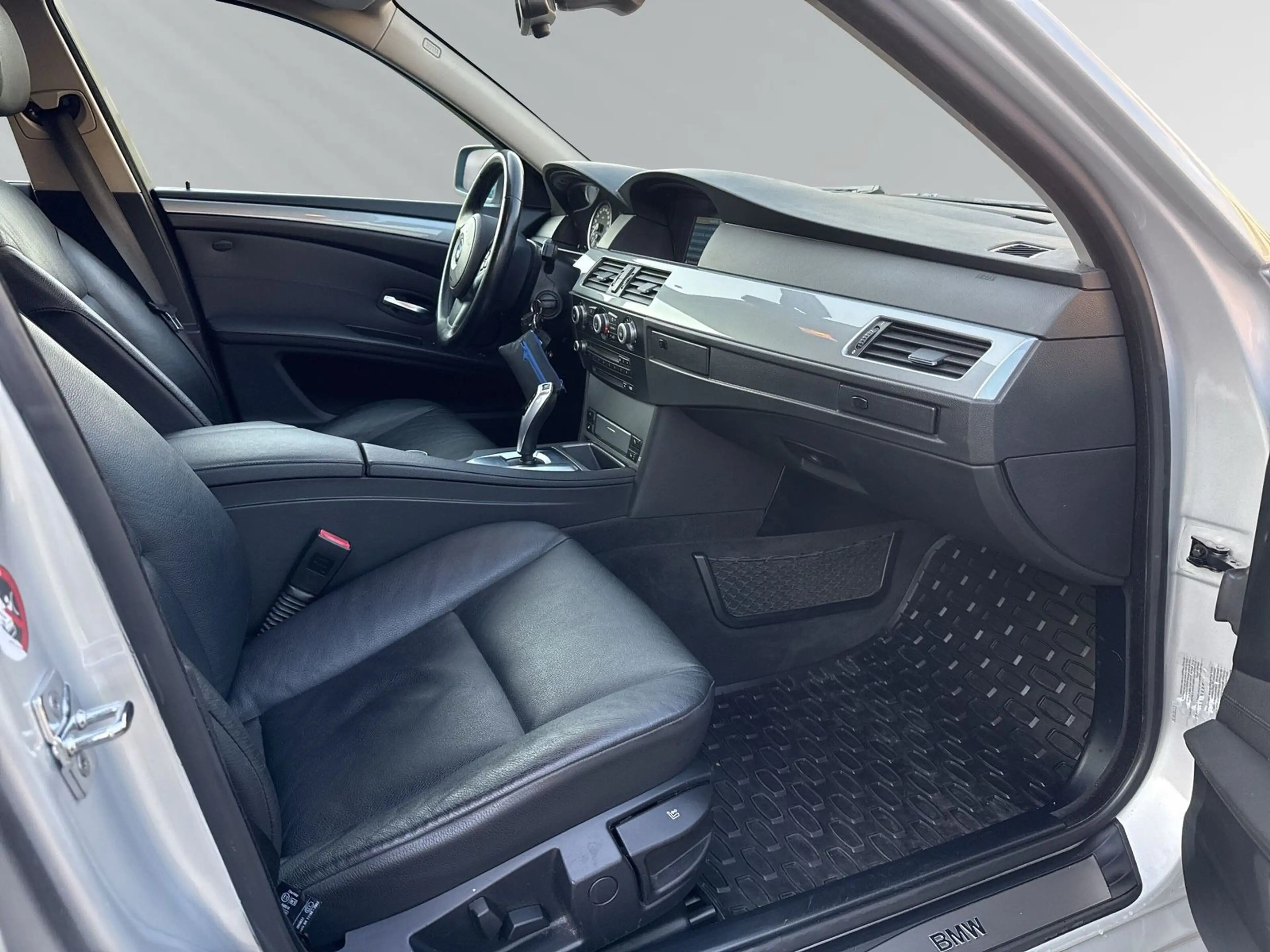 BMW 523 i Touring *XENON*LEDER*NAVI*PDC*TEMPO*SHZ* — photo 12