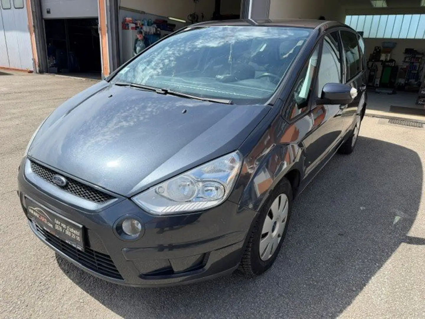 Ford S-Max Titanium Grau - 1