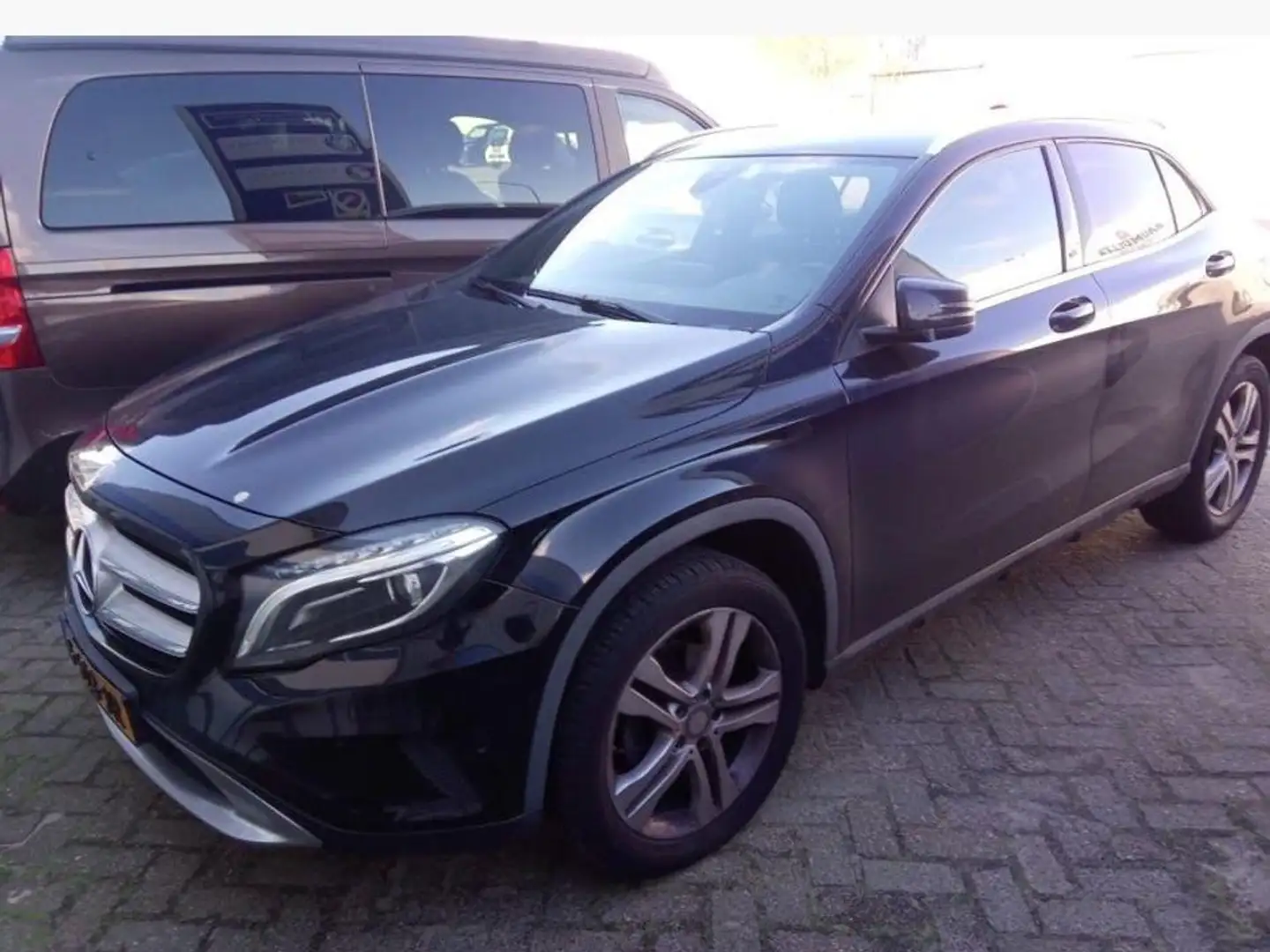 Mercedes-Benz GLA 180 180 Ambition Zwart - 2