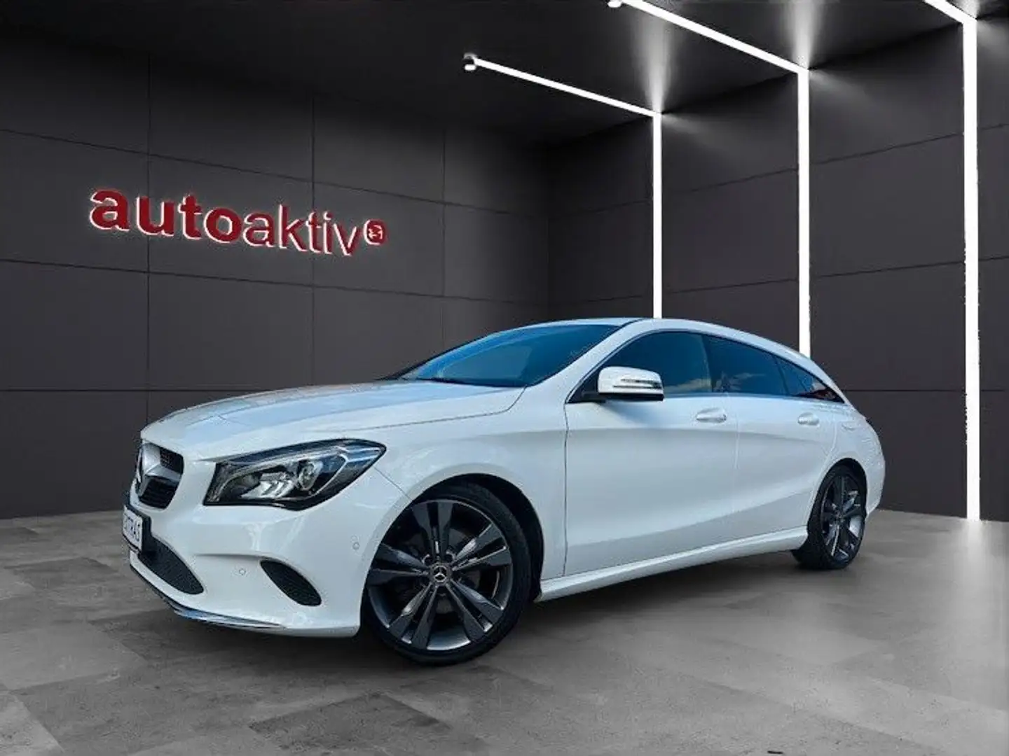 Mercedes-Benz CLA 200 CDI Shooting Brake/LED High/Leder/Keyles Weiß - 1
