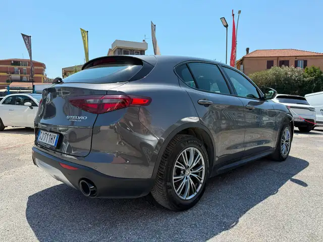 Alfa Romeo Stelvio view 8