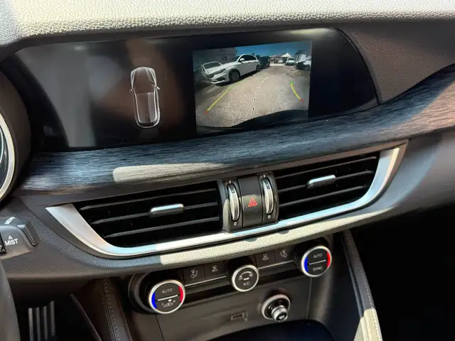 Alfa Romeo Stelvio view 14
