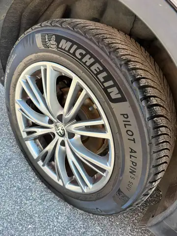 Alfa Romeo Stelvio view 13