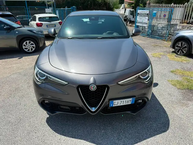 Alfa Romeo Stelvio view 3