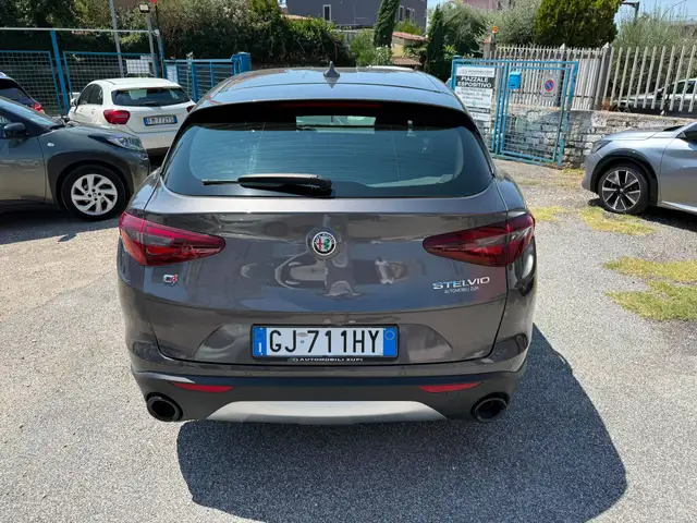 Alfa Romeo Stelvio view 7